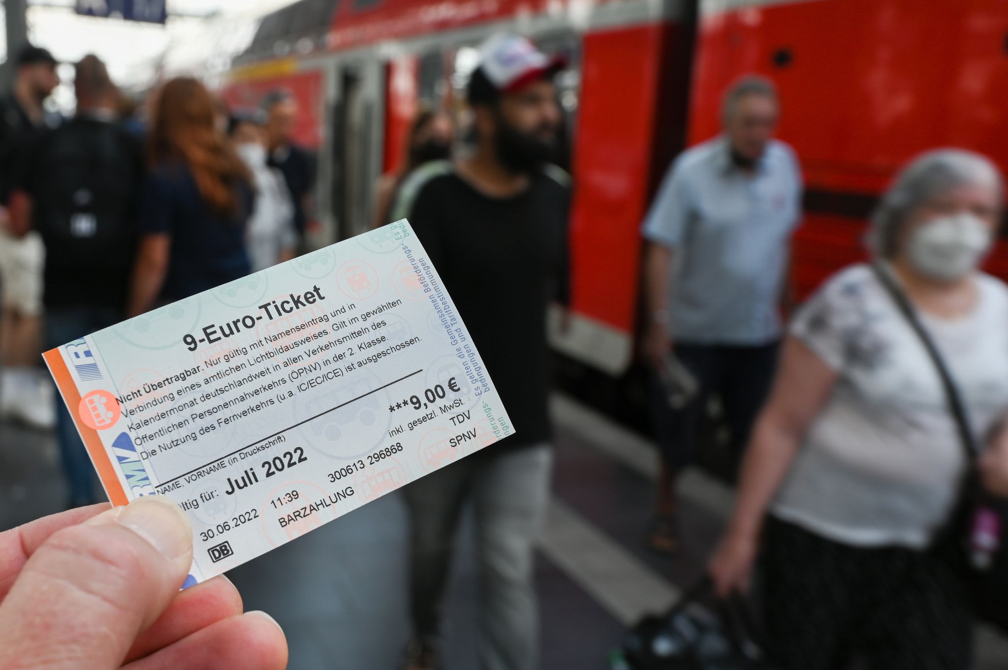 Umfrage: Mehrheit für günstige Nachfolge des 9-Euro-Tickets