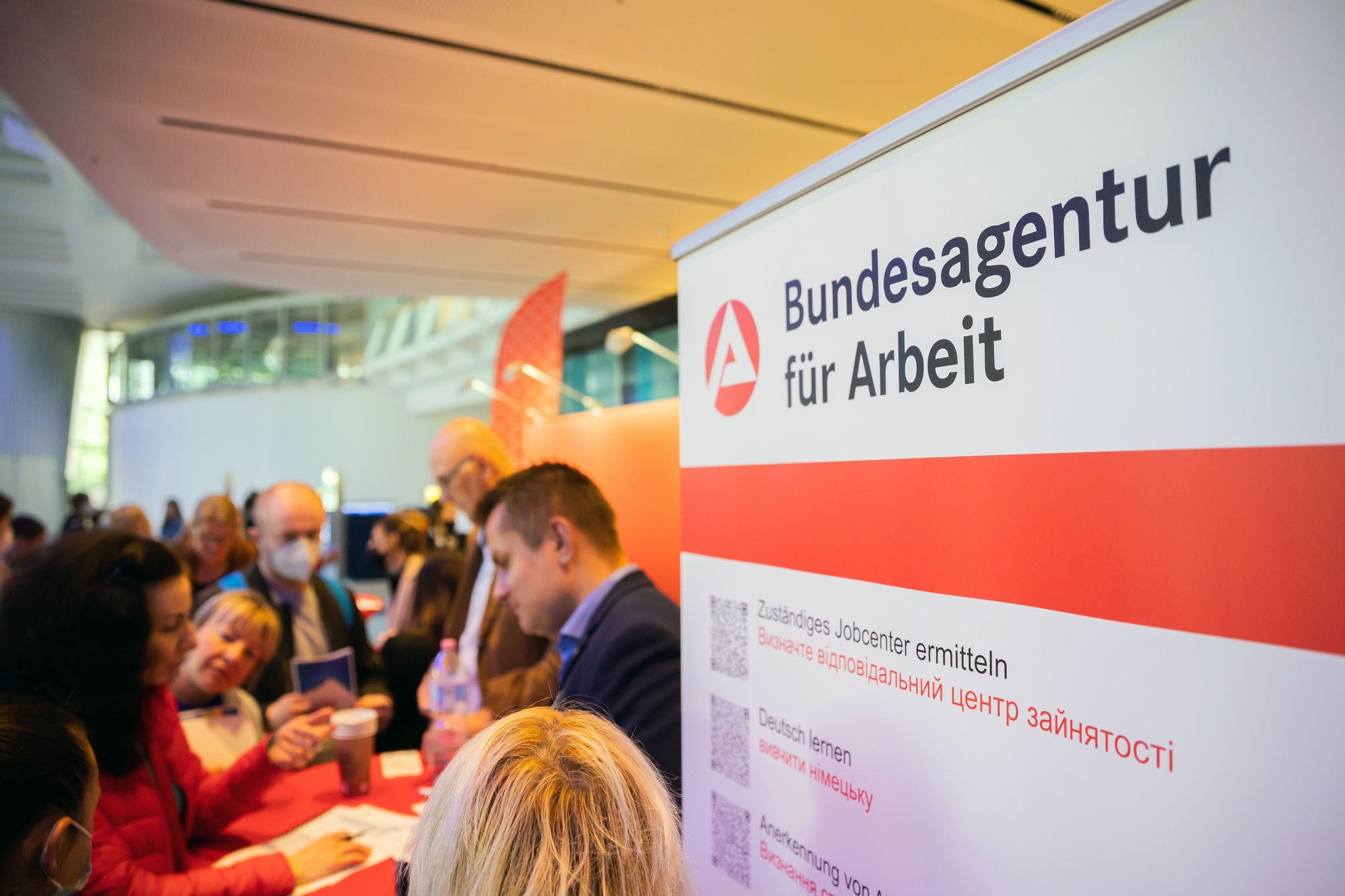 Arbeitsmarkt trotzt Konjunktur – stabile Zahlen