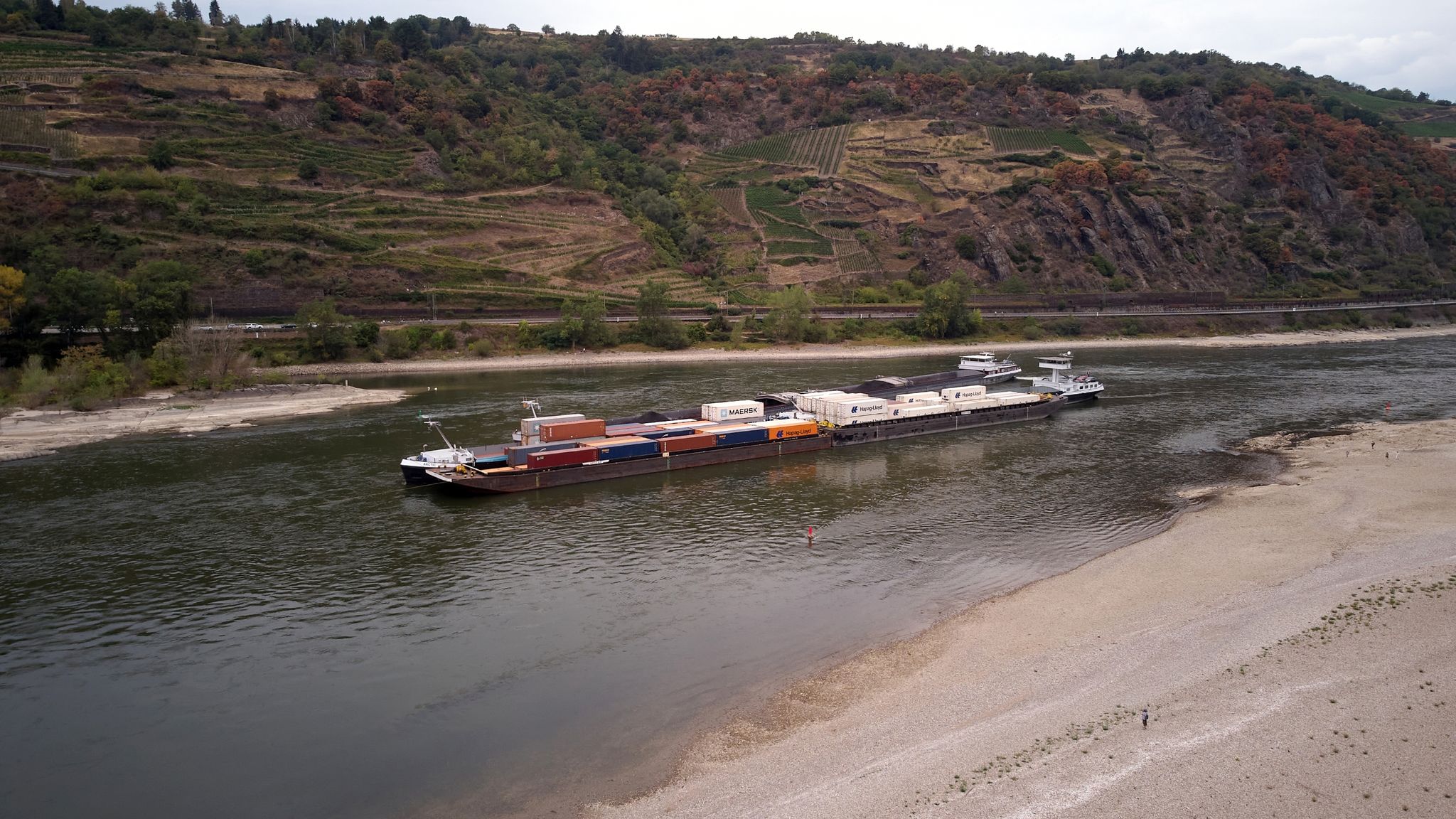Schiff blockiert Mittelrhein-Abschnitt