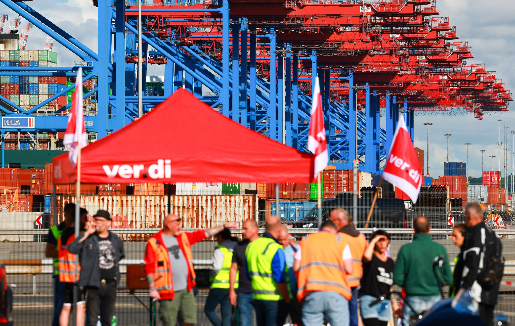 Verdi verlangt «verbessertes Angebot» der Hafenbetriebe