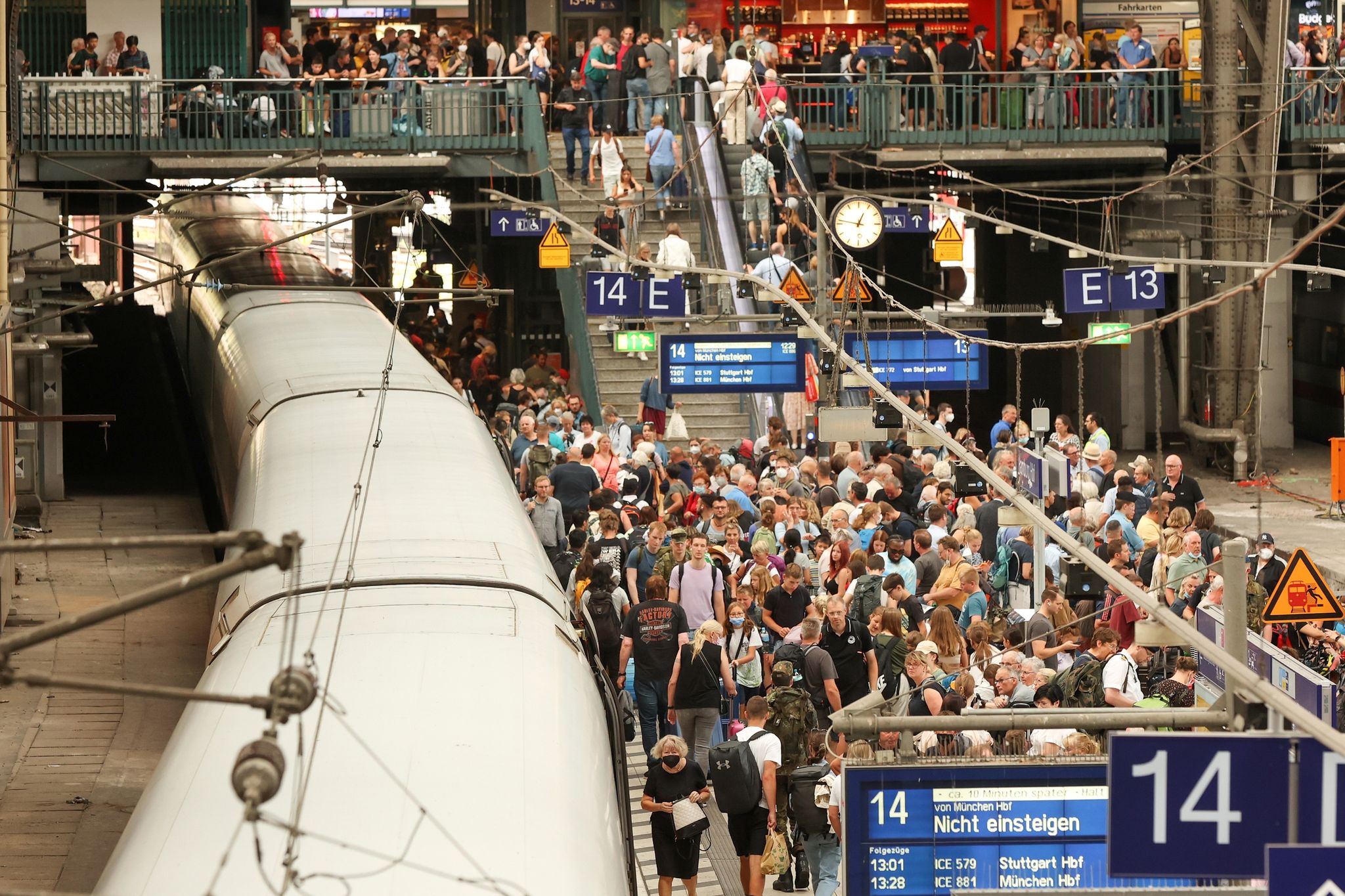 Bahnbeschäftigte froh über Ende des 9-Euro-Tickets