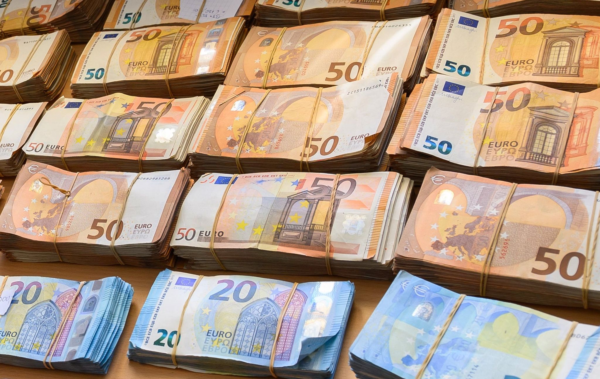 Euro fällt auf tiefsten Stand seit 20 Jahren