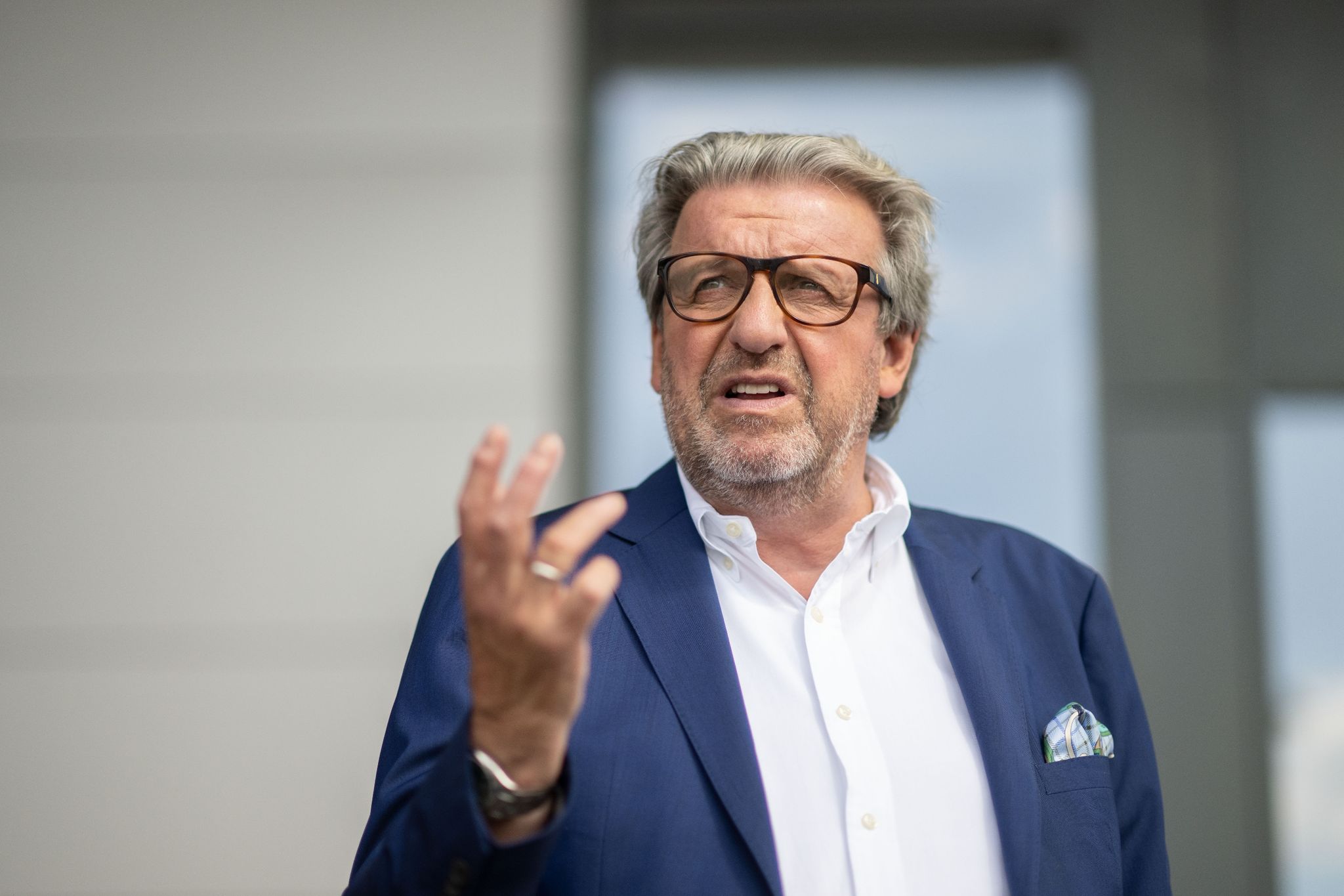 Gesamtmetall-Chef: Mitarbeiter sollen beim Sparen helfen