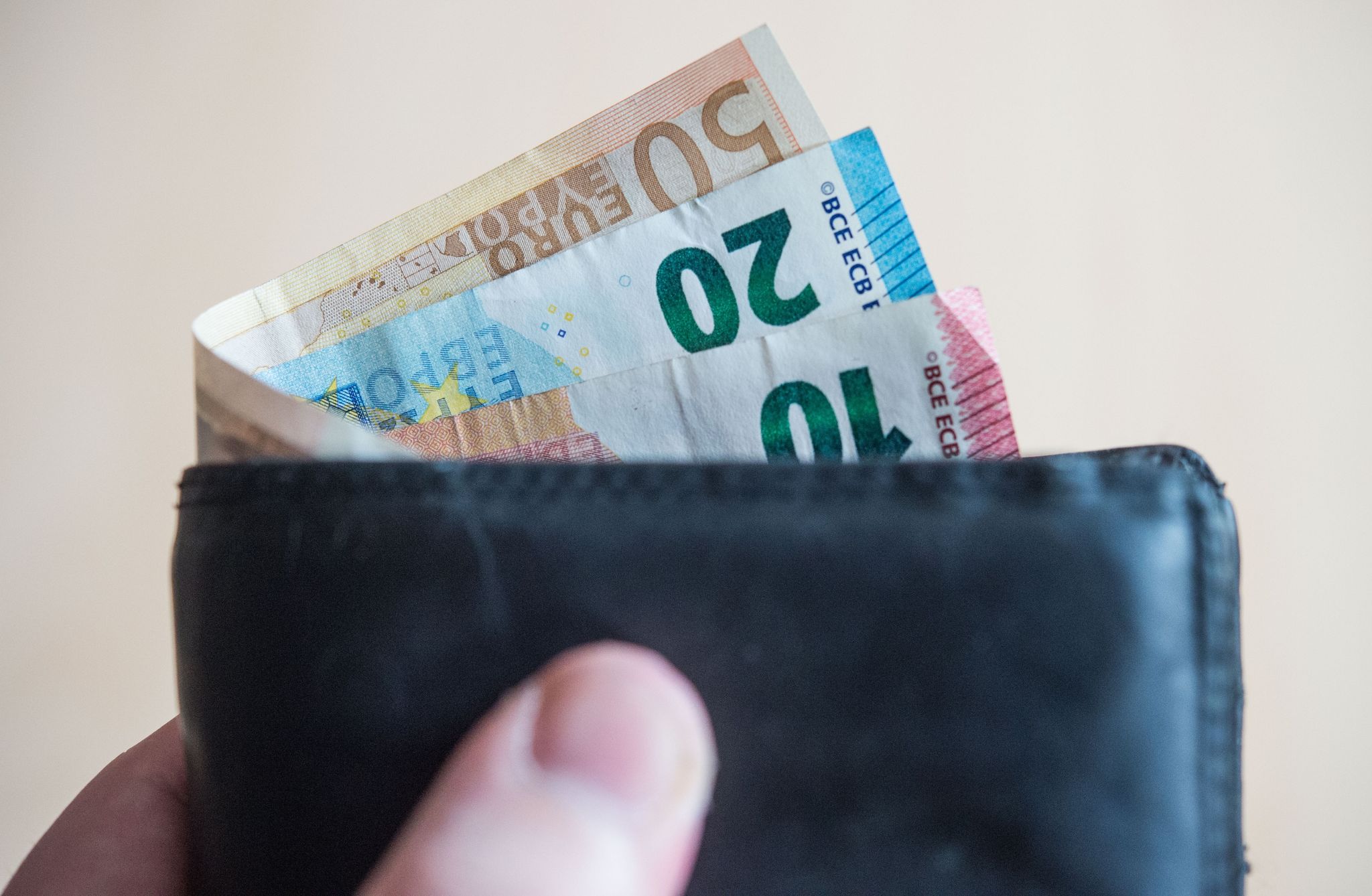 Sparkassen: Viele Haushalte verbrauchen ihr ganzes Einkommen