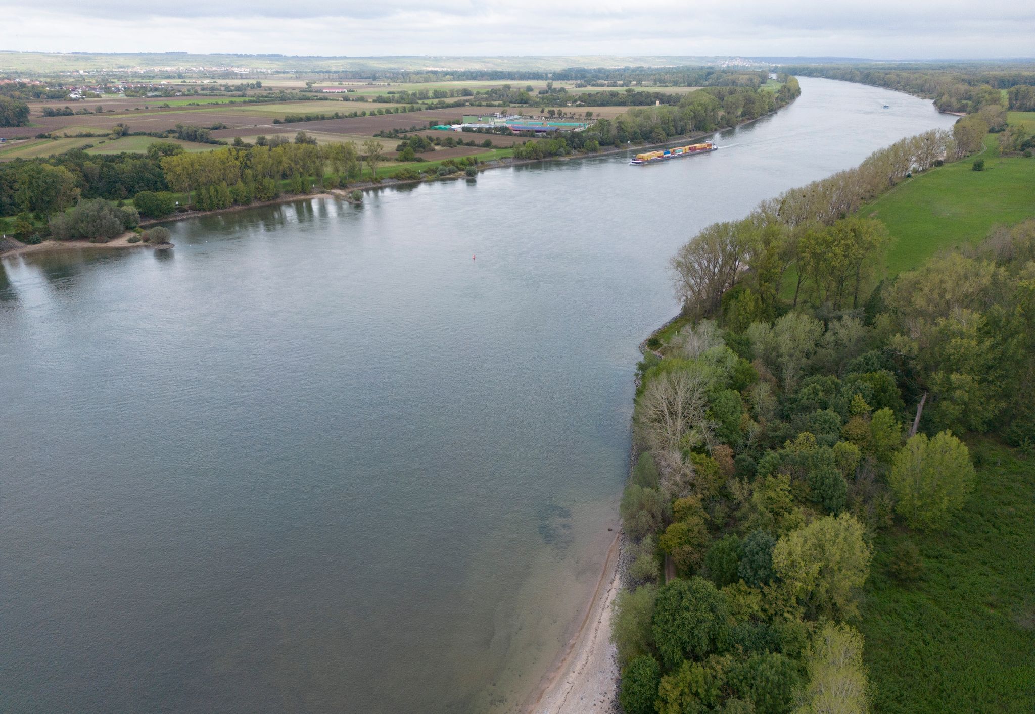 Mehr Wasser im Mittelrhein – Lage für Frachtschiffe besser