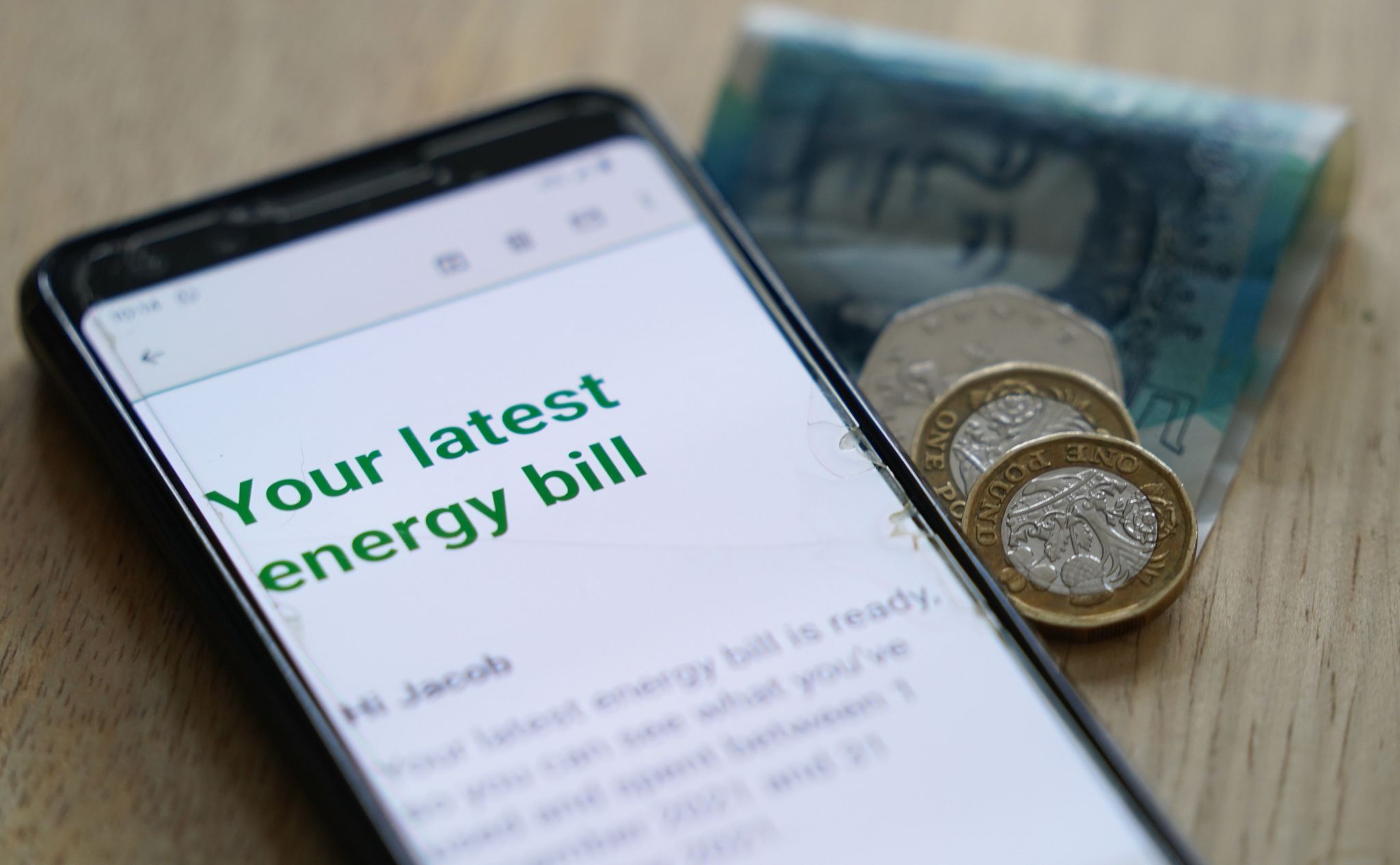 Britische Regierung friert Energiepreise für Firmen ein