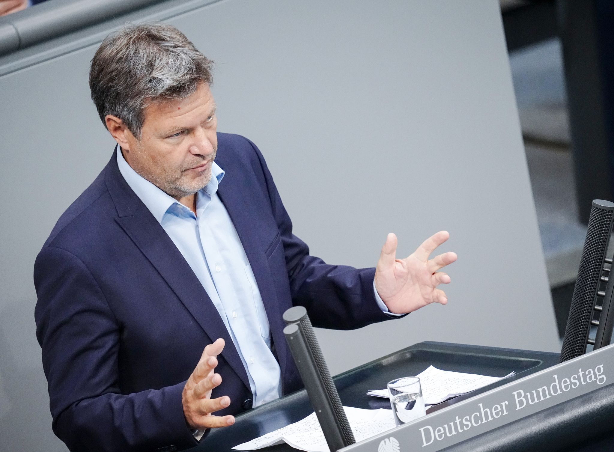 Habeck kündigt erweiterte Hilfen für Unternehmen an