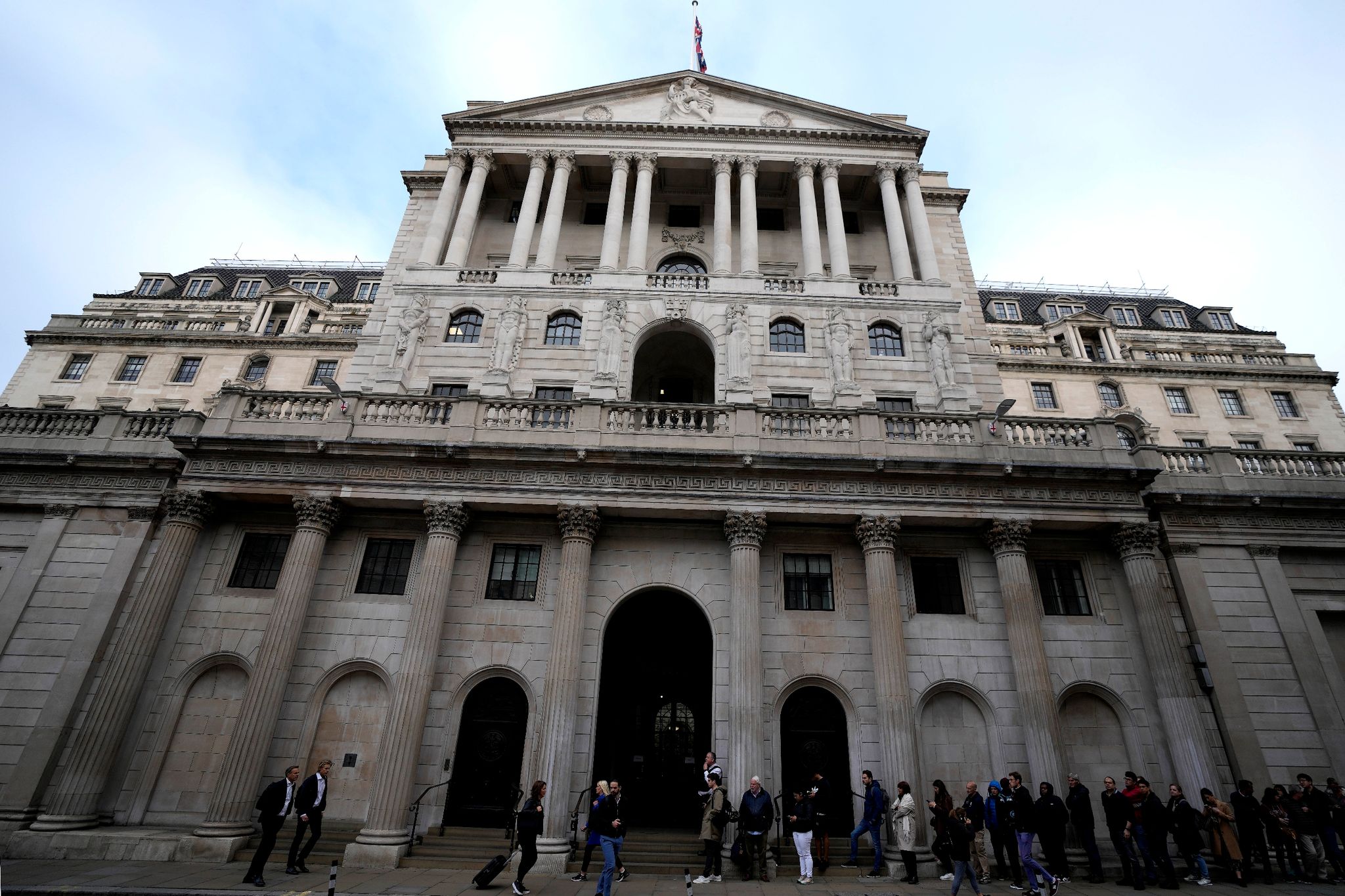Britische Notenbank will Schaden begrenzen