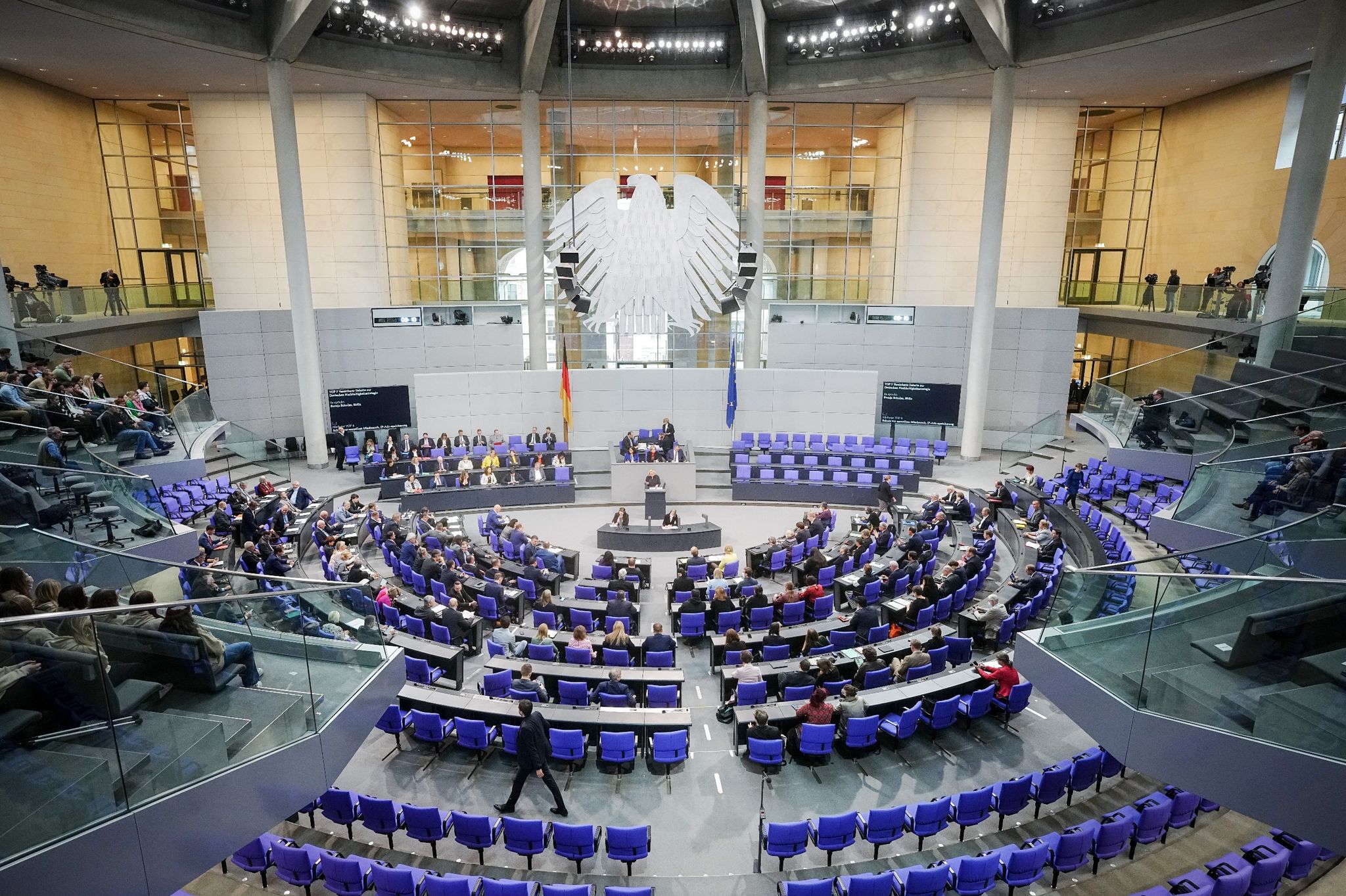 Bundestag verlängert vereinfachten Zugang zur Kurzarbeit