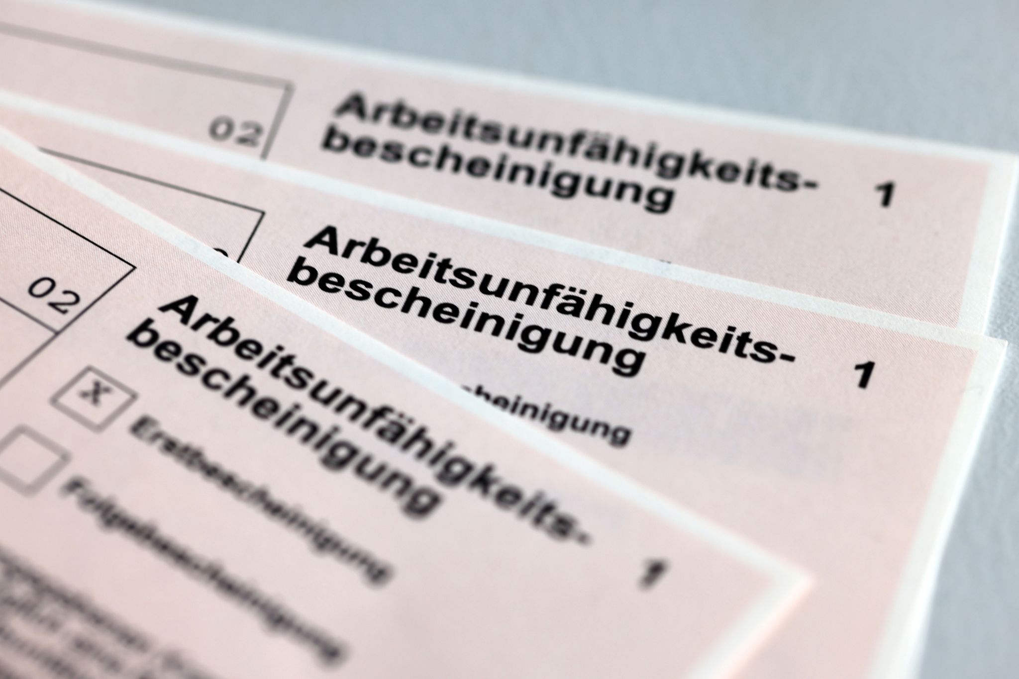 Krankenkassen: Ungewöhnlich viele Krankmeldungen im Sommer