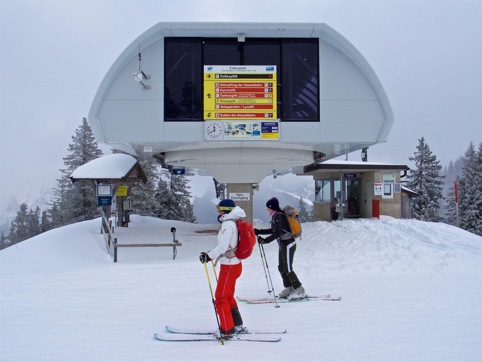 Wandern statt Skifahren: Viele wollen am Winterurlaub sparen