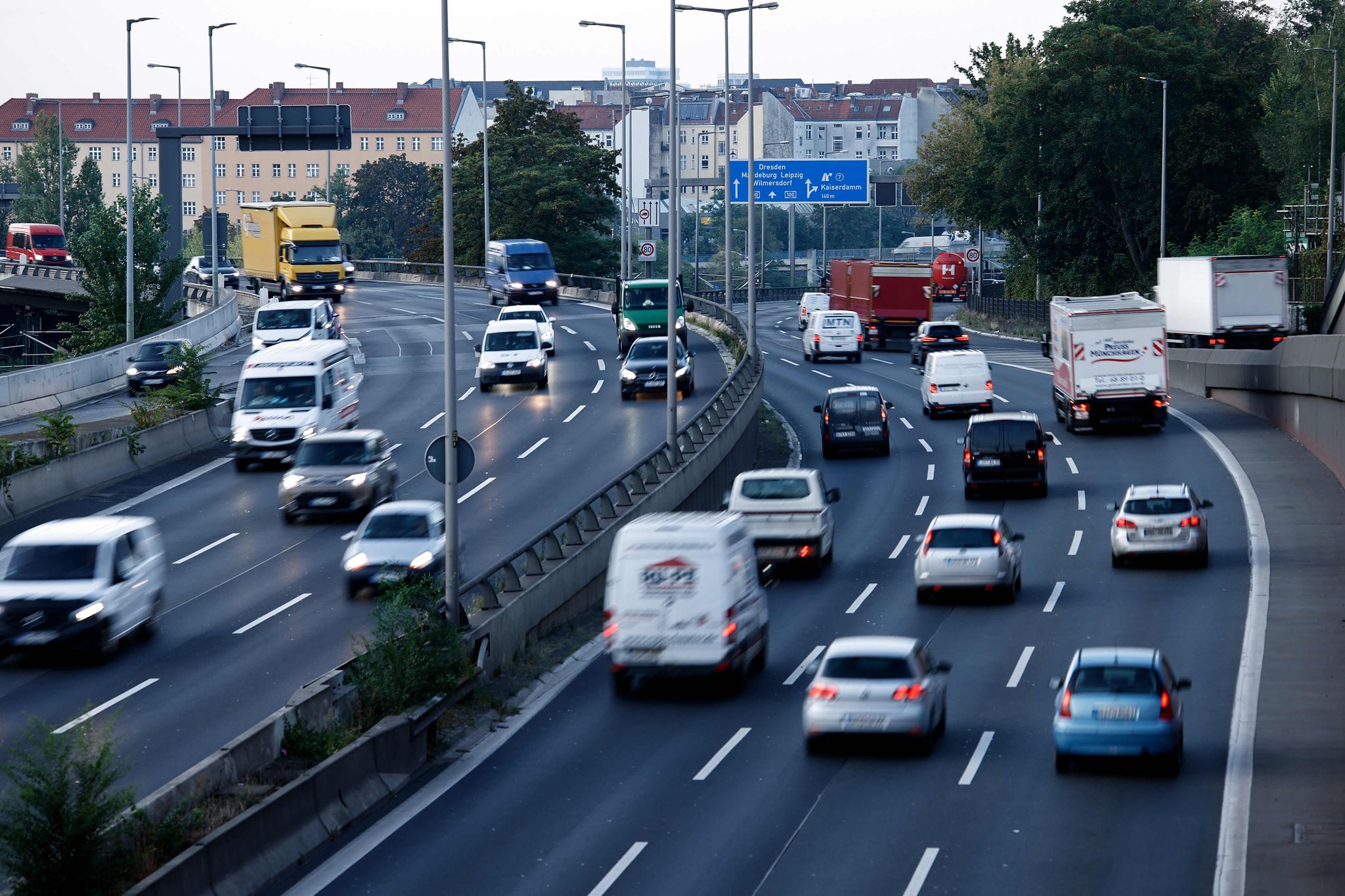Neue Abgasnorm könnte Pkw und Lkw spürbar teurer machen