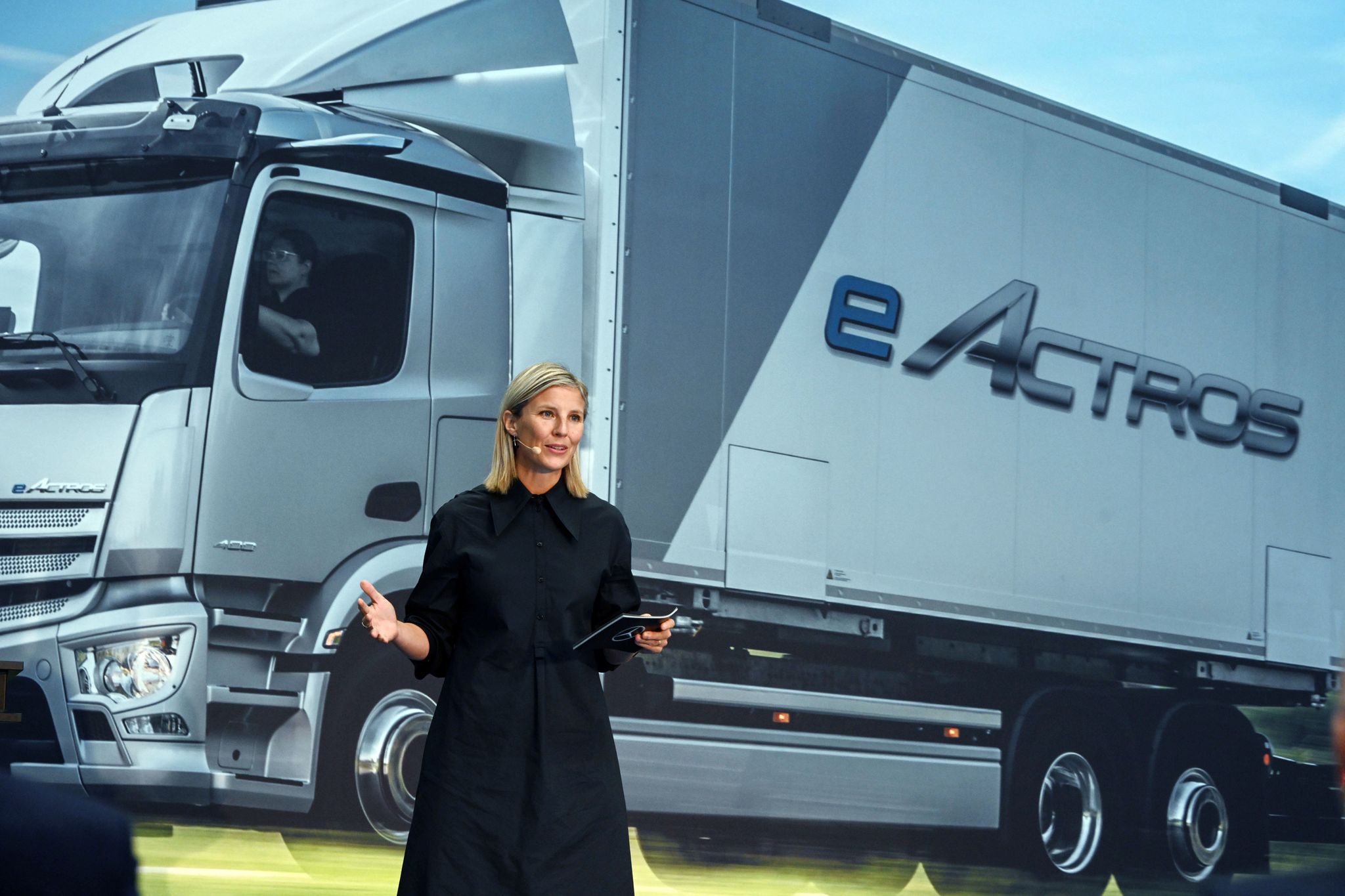 Daimler Truck: Aufbau von Elektro-Infrastruktur zu langsam