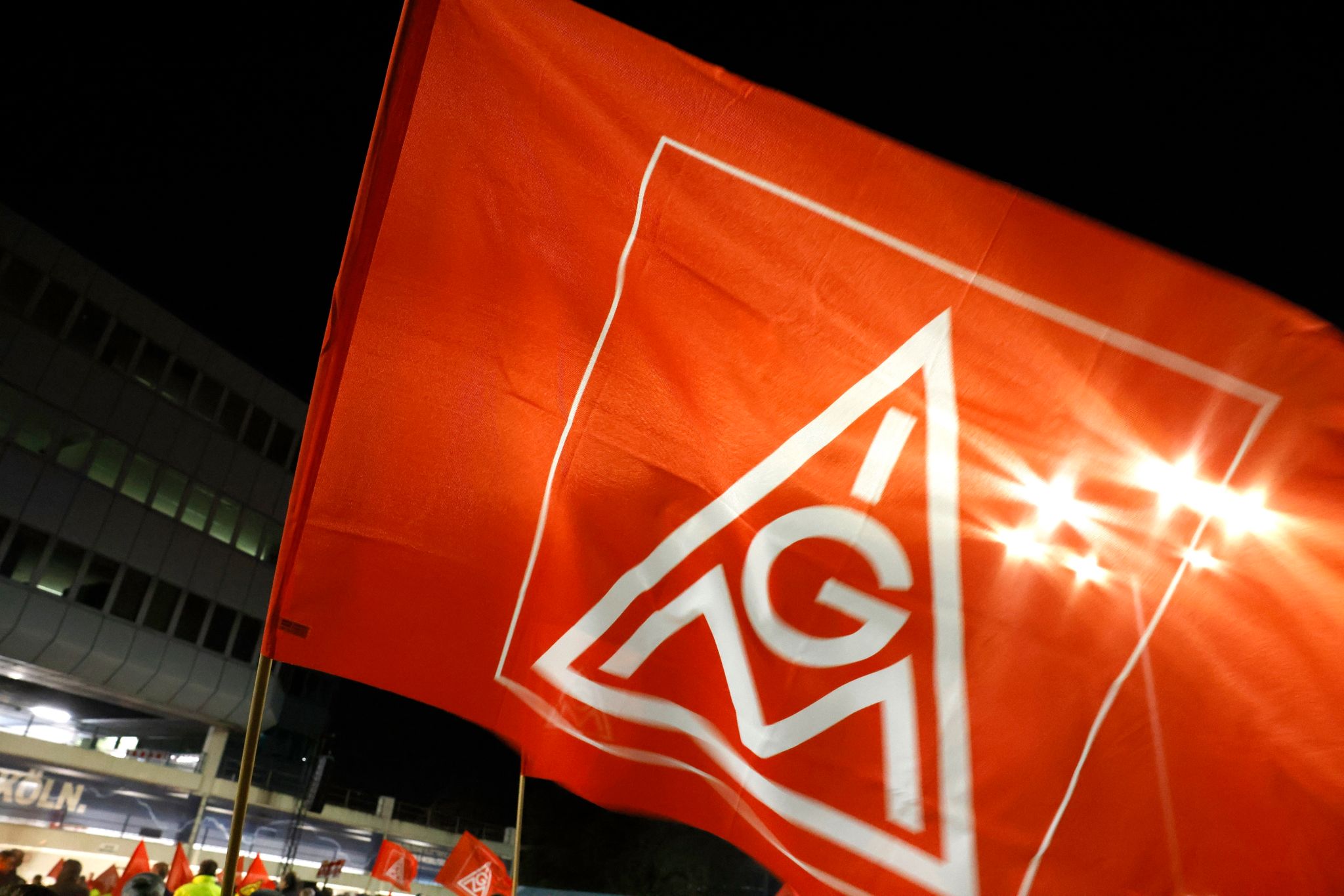 IG Metall: Mehr als 100.000 Teilnehmer bei Warnstreiks