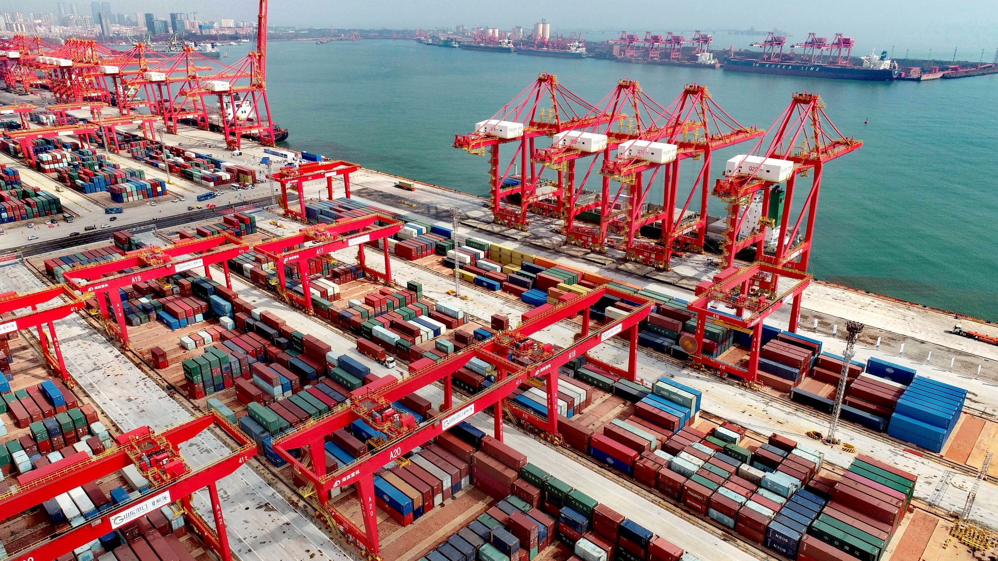 Chinas Exporte sinken erstmals seit mehr als zwei Jahren