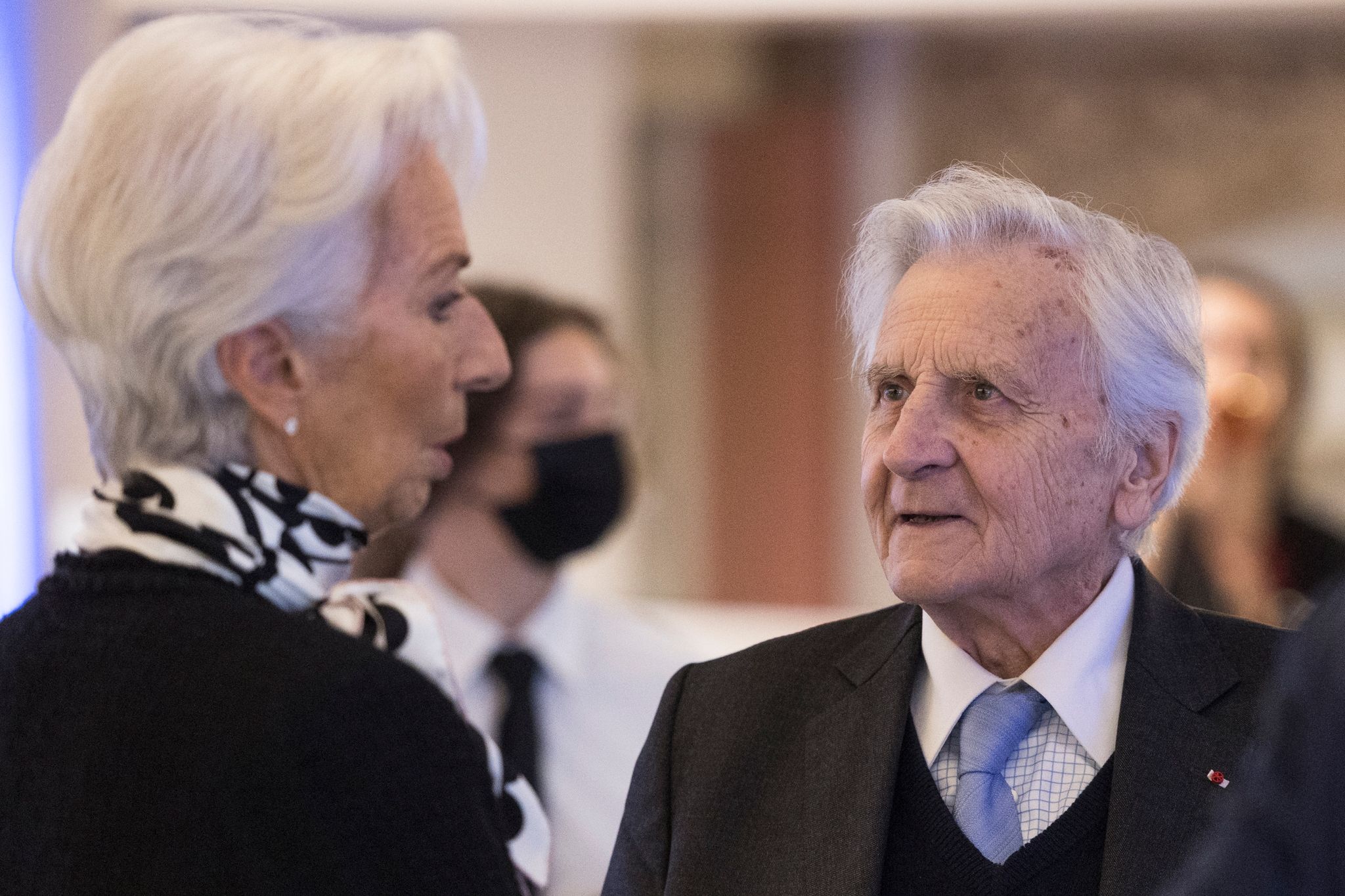 Ex-EZB-Präsident: Inflation wieder unter Kontrolle bringen