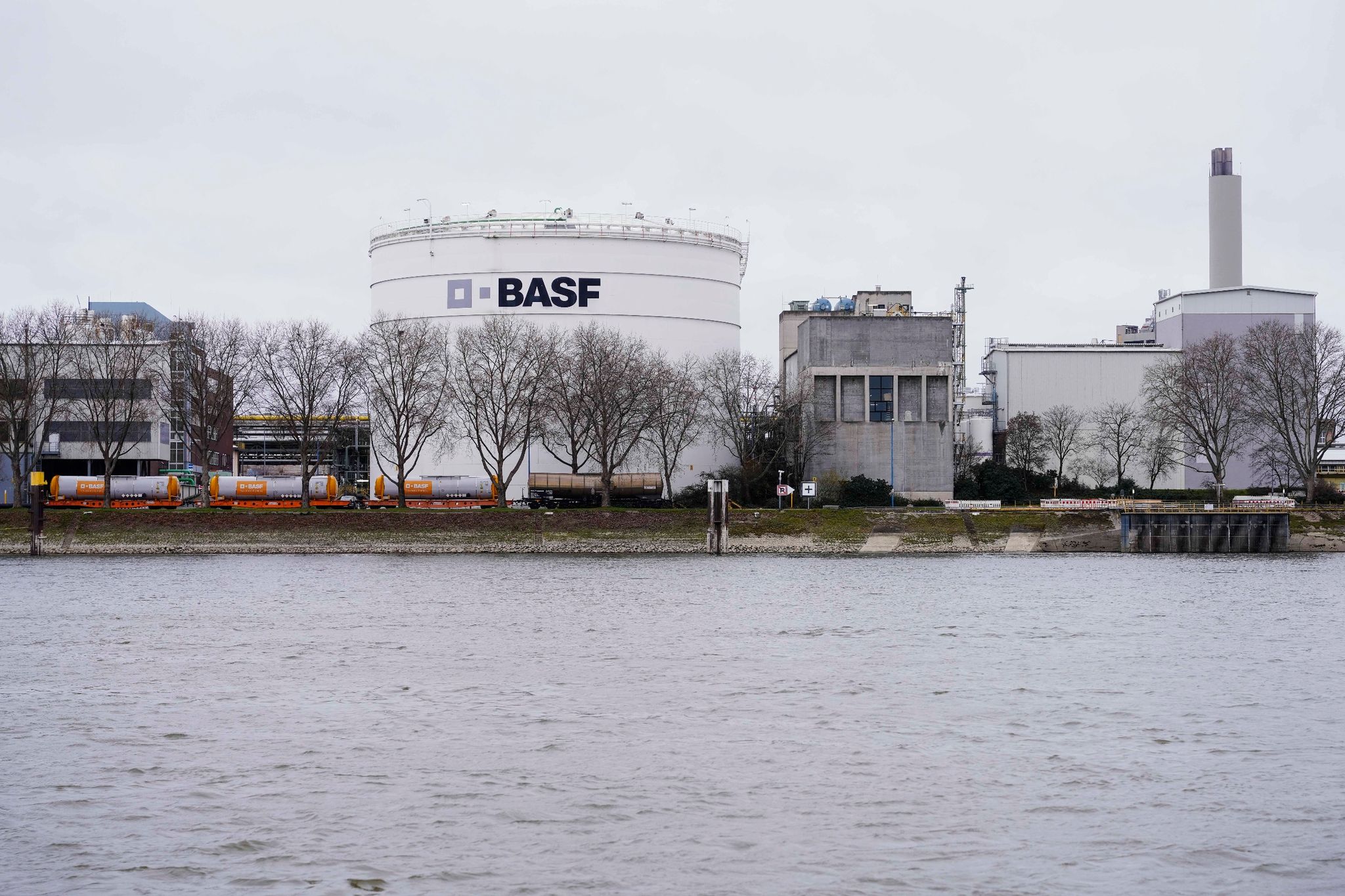 BASF bestätigt nach Absatzeinbruch Jahresziele