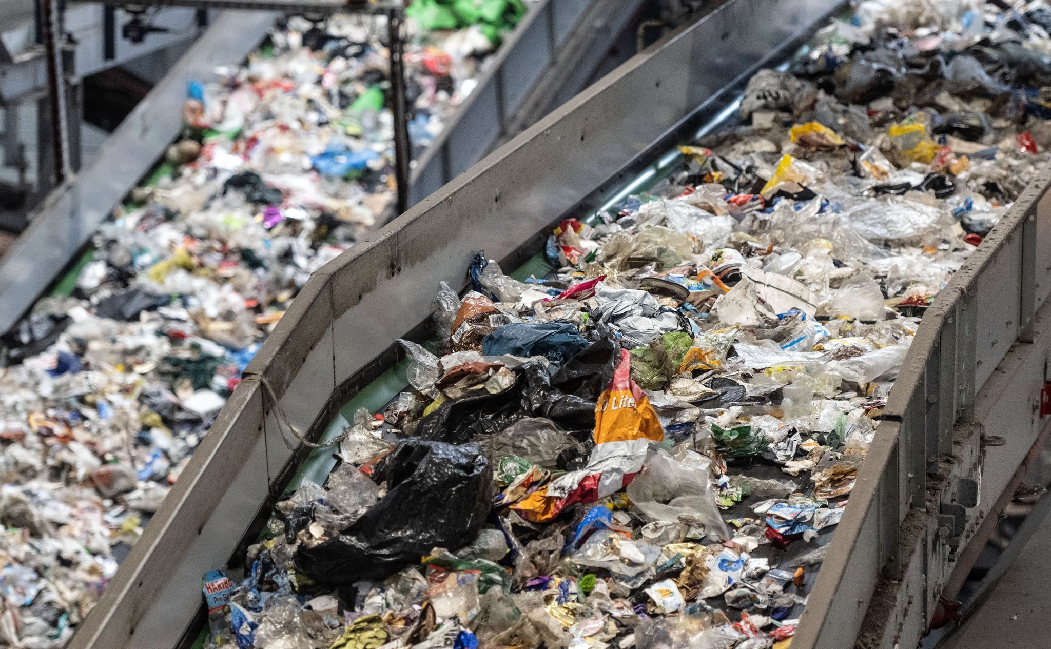 Der Weg des Joghurtbechers: Wie Plastik recycelt wird