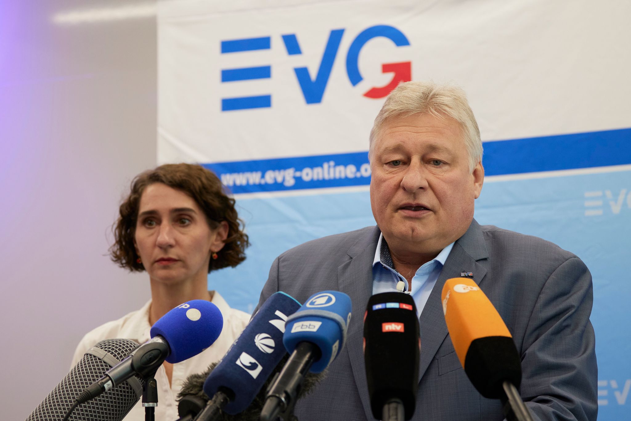 Zitter-Sommer für Bahnreisende – Streik-Gefahr steigt