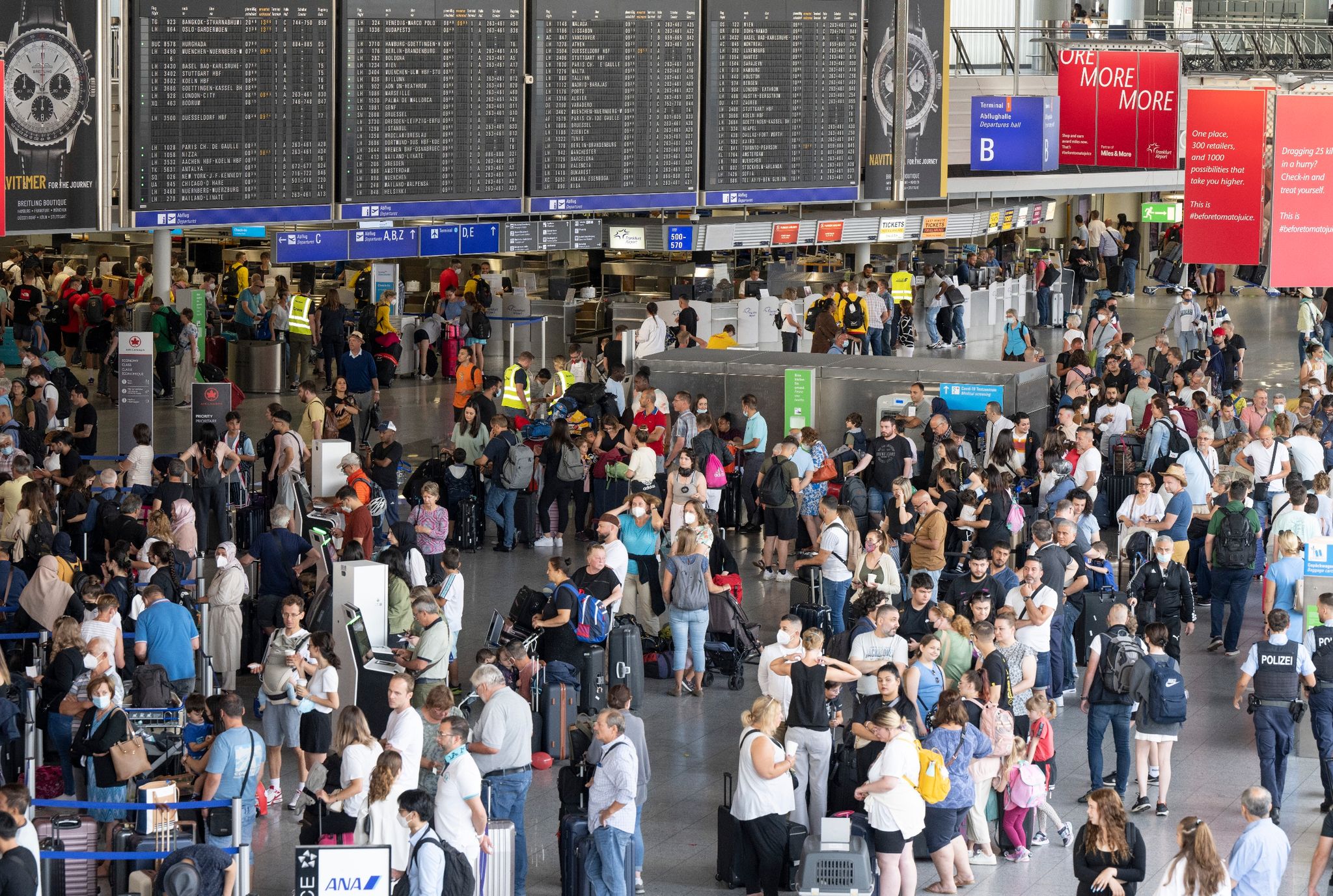 Stabiler Betrieb: Flughäfen und Passagiere im Sommer-Stress