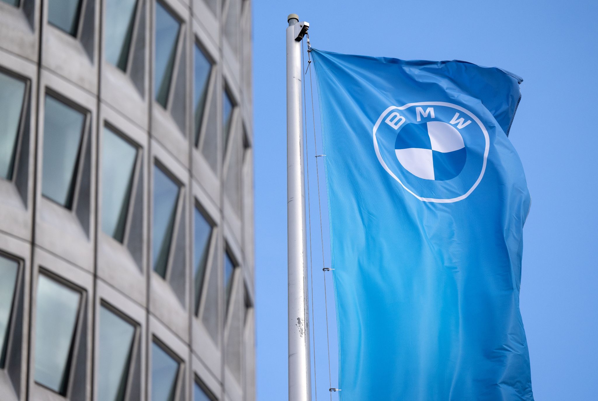 Autobauer BMW nimmt Fahrt auf