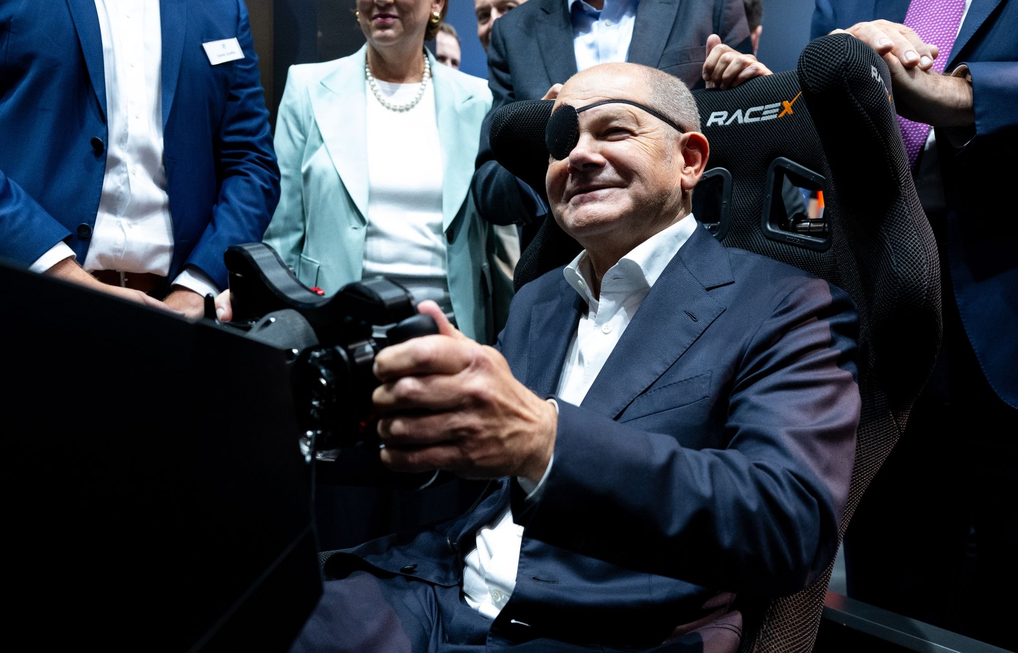 Kanzler Scholz lobt Stärke der deutschen Autoindustrie