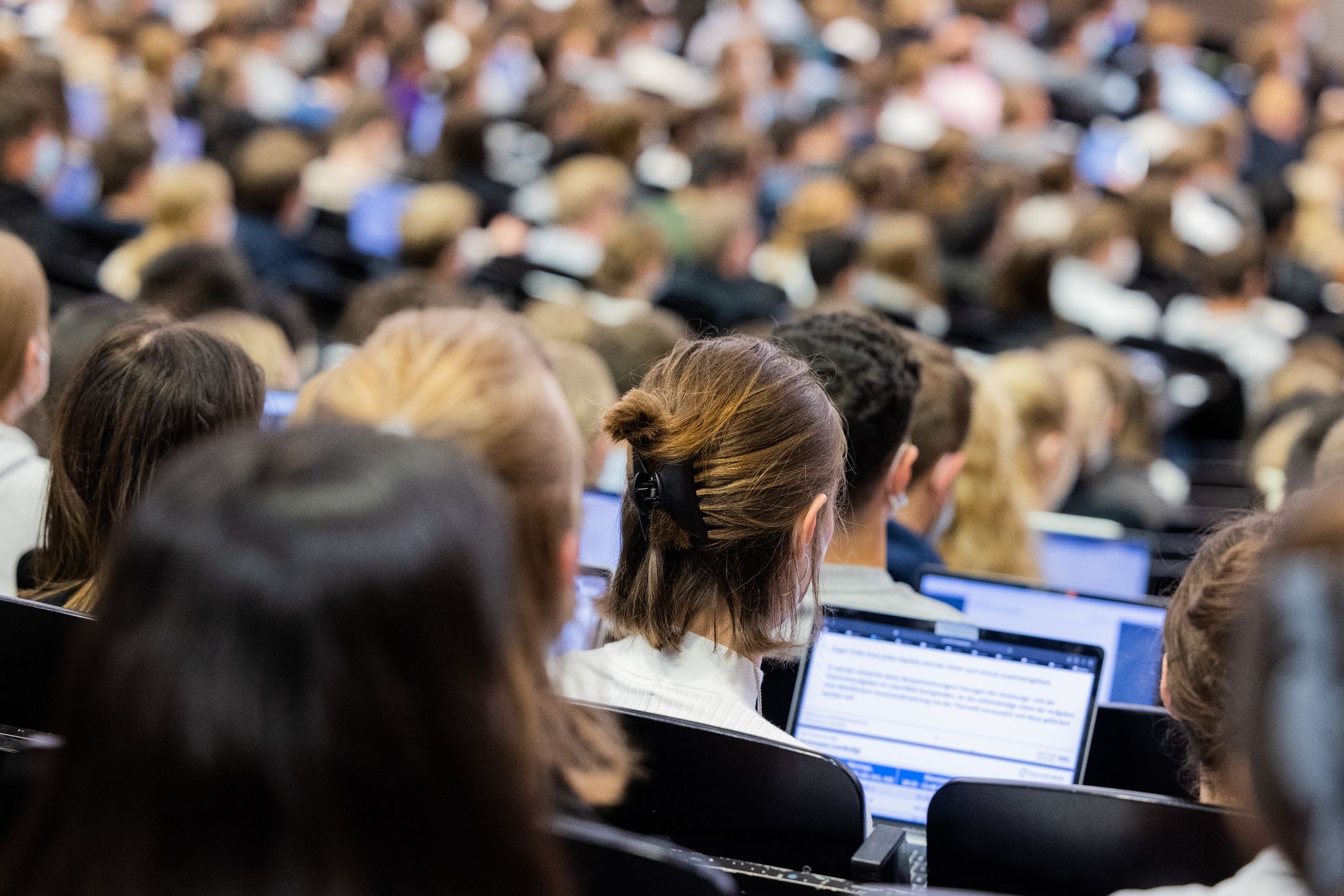 Studenten und Azubis gestresster als ältere Arbeitnehmer