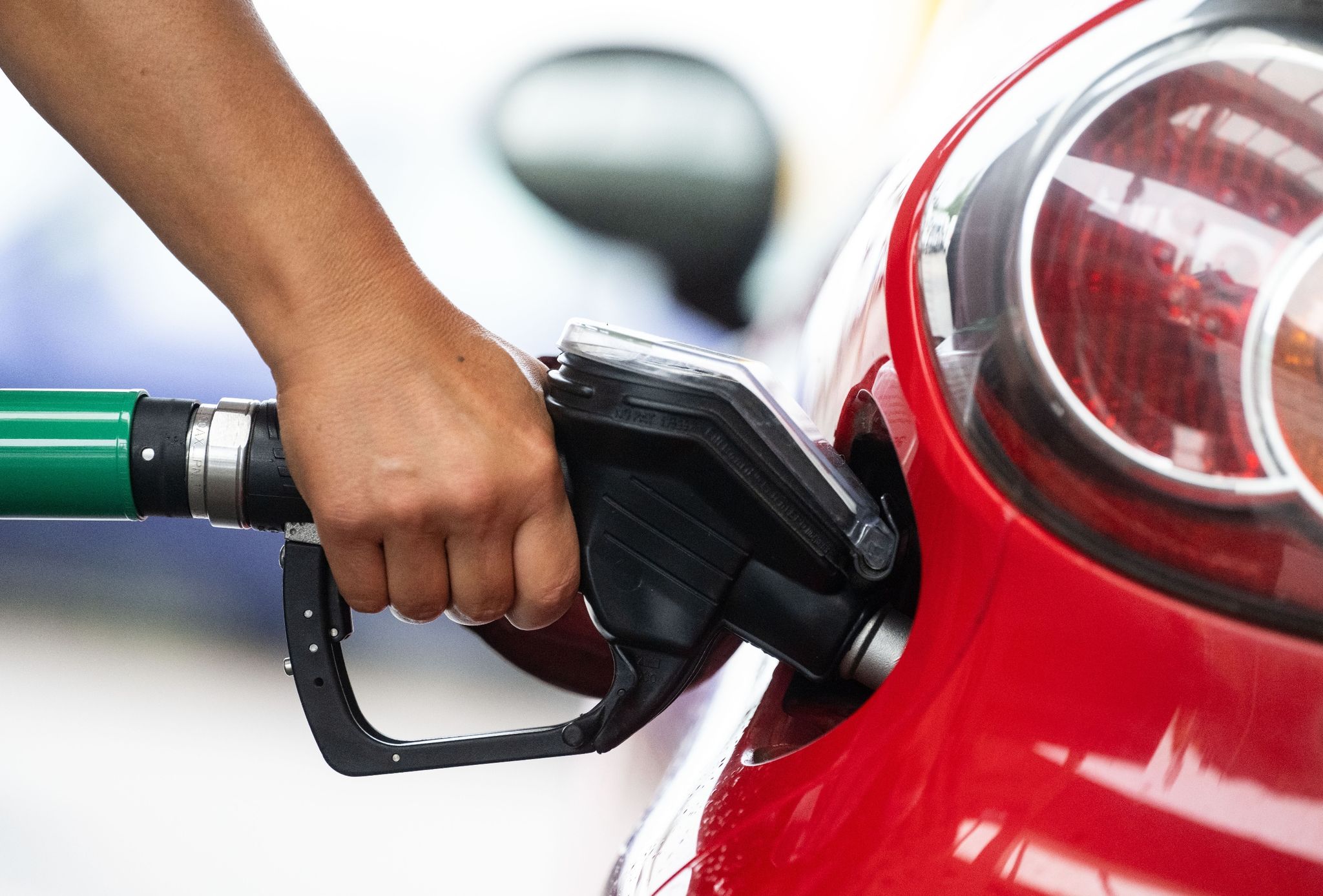 Spritpreise sinken – Diesel kaum noch billiger als E10