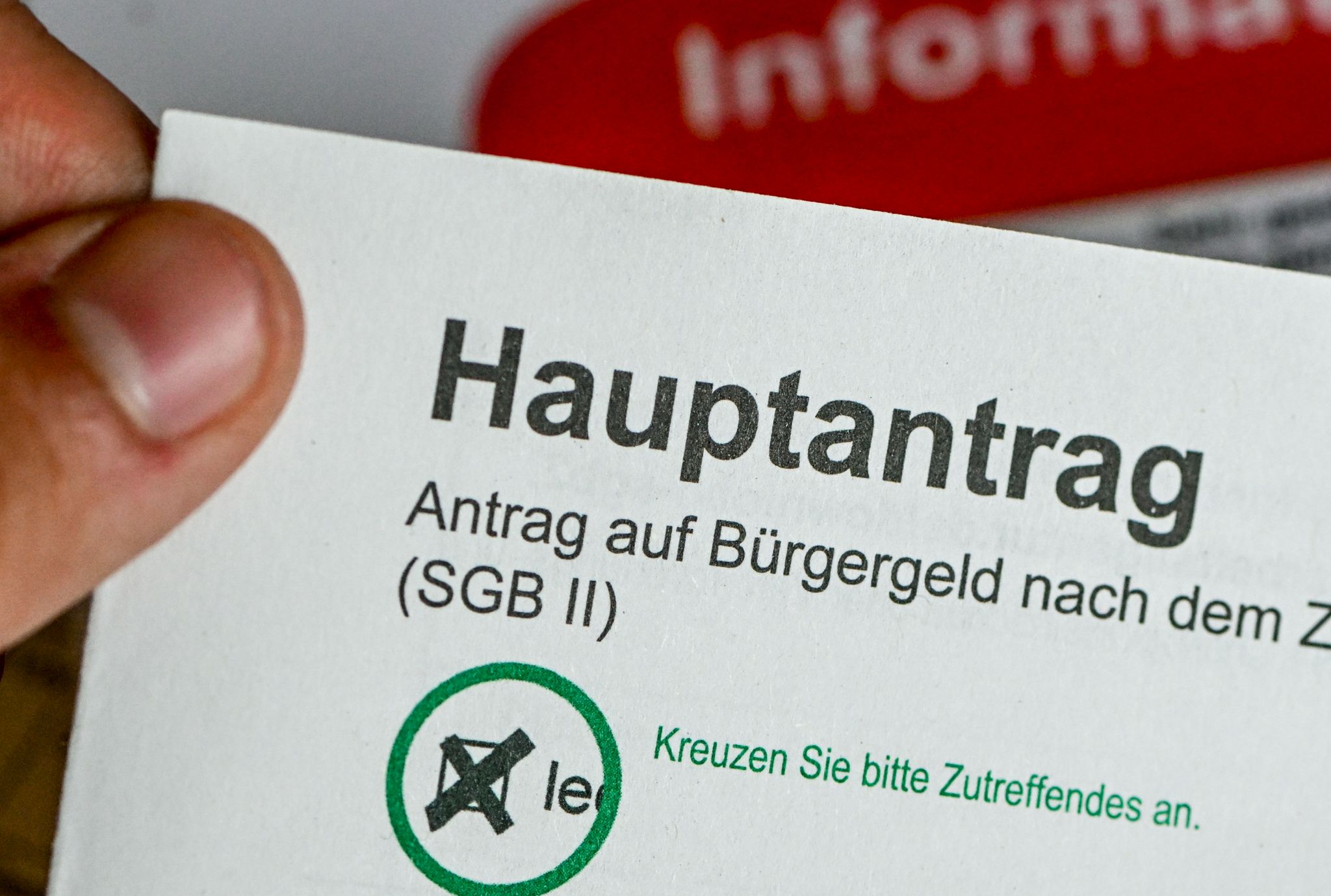 Zahl der Arbeitslosen sinkt im September leicht