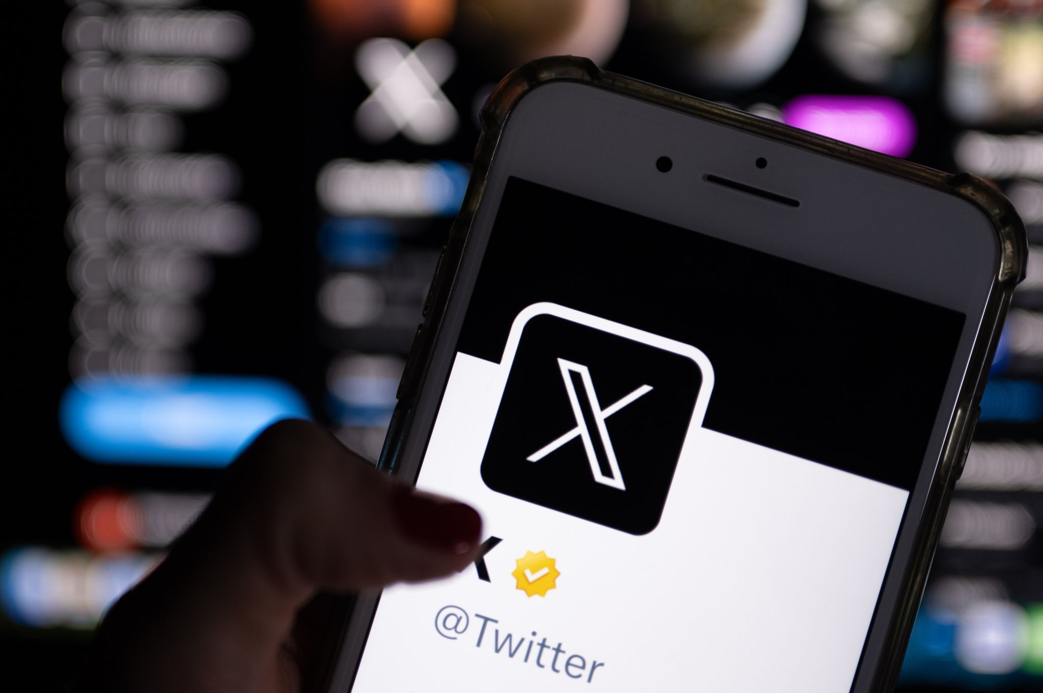 Unternehmen fahren Aktivitäten auf Twitter/X zurück