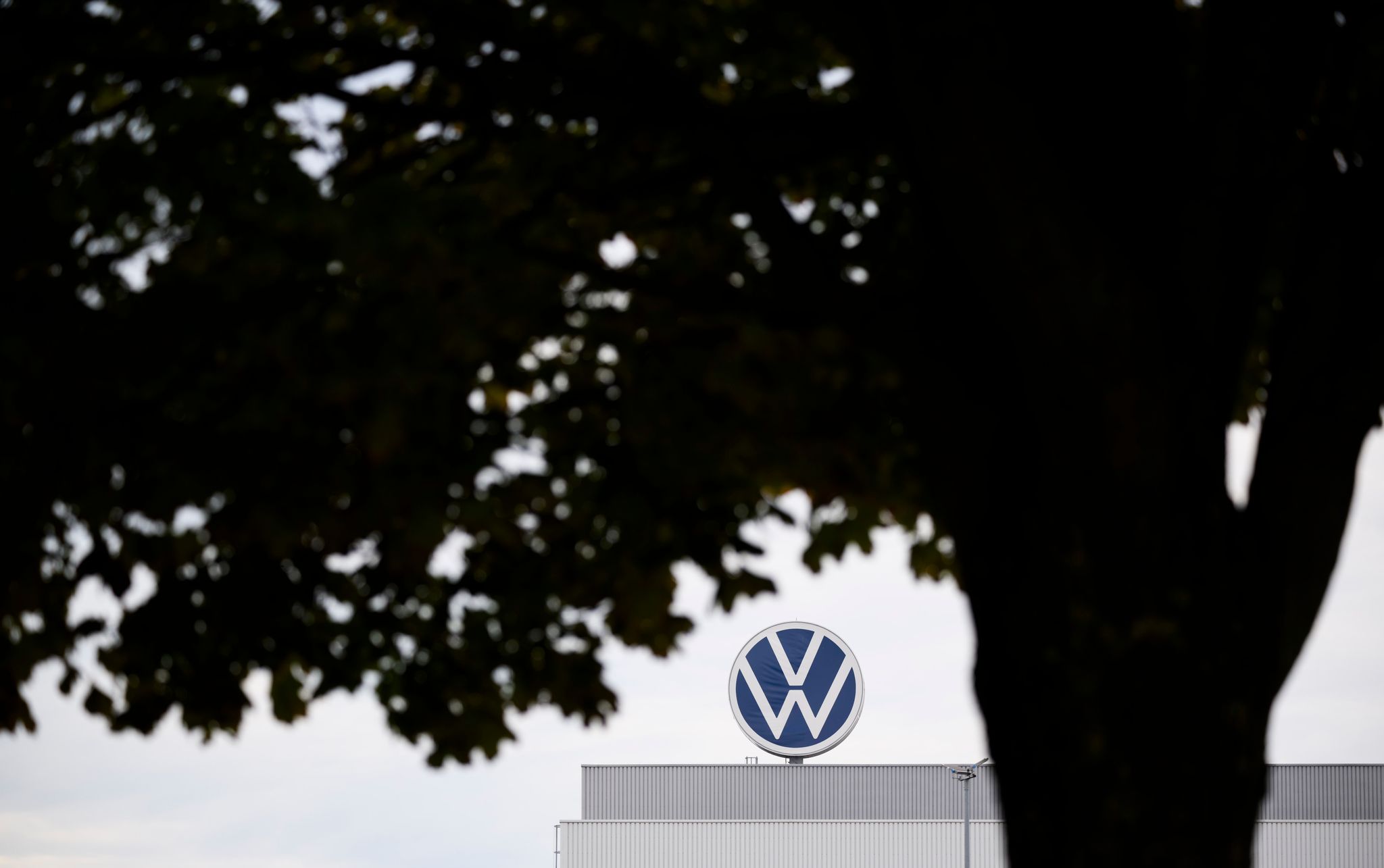 VW liefert mehr Autos aus – Kaufzurückhaltung bei E-Autos