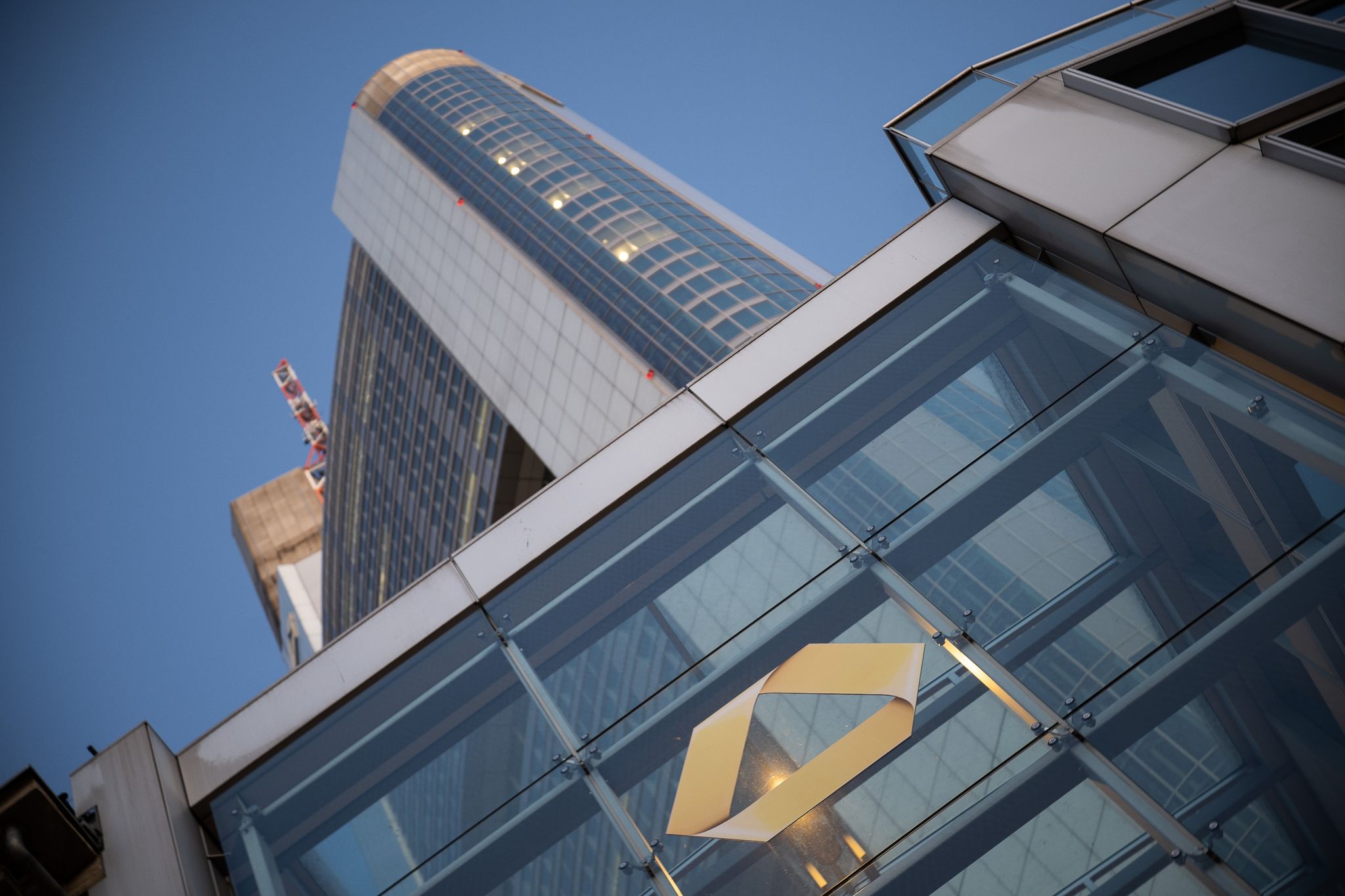 Commerzbank will Überschuss bis 2027 deutlich steigern