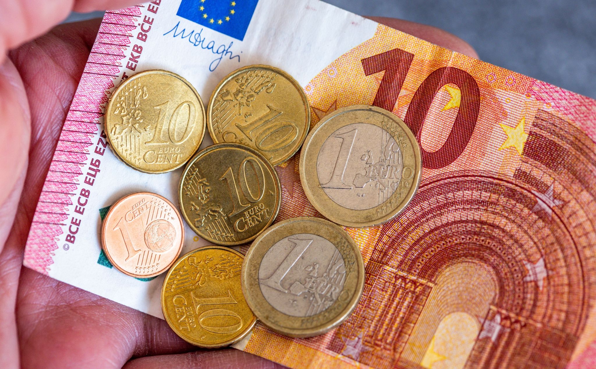 Gesetzlicher Mindestlohn steigt 2024 auf 12,41 Euro