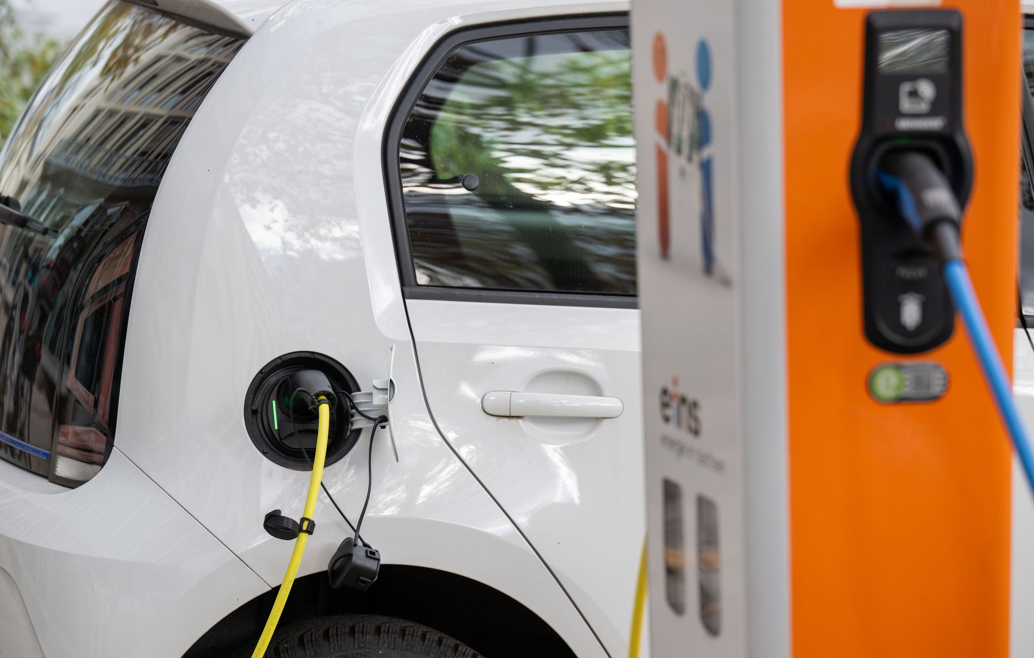 Forderung an Autogipfel: E-Autos müssen billiger werden