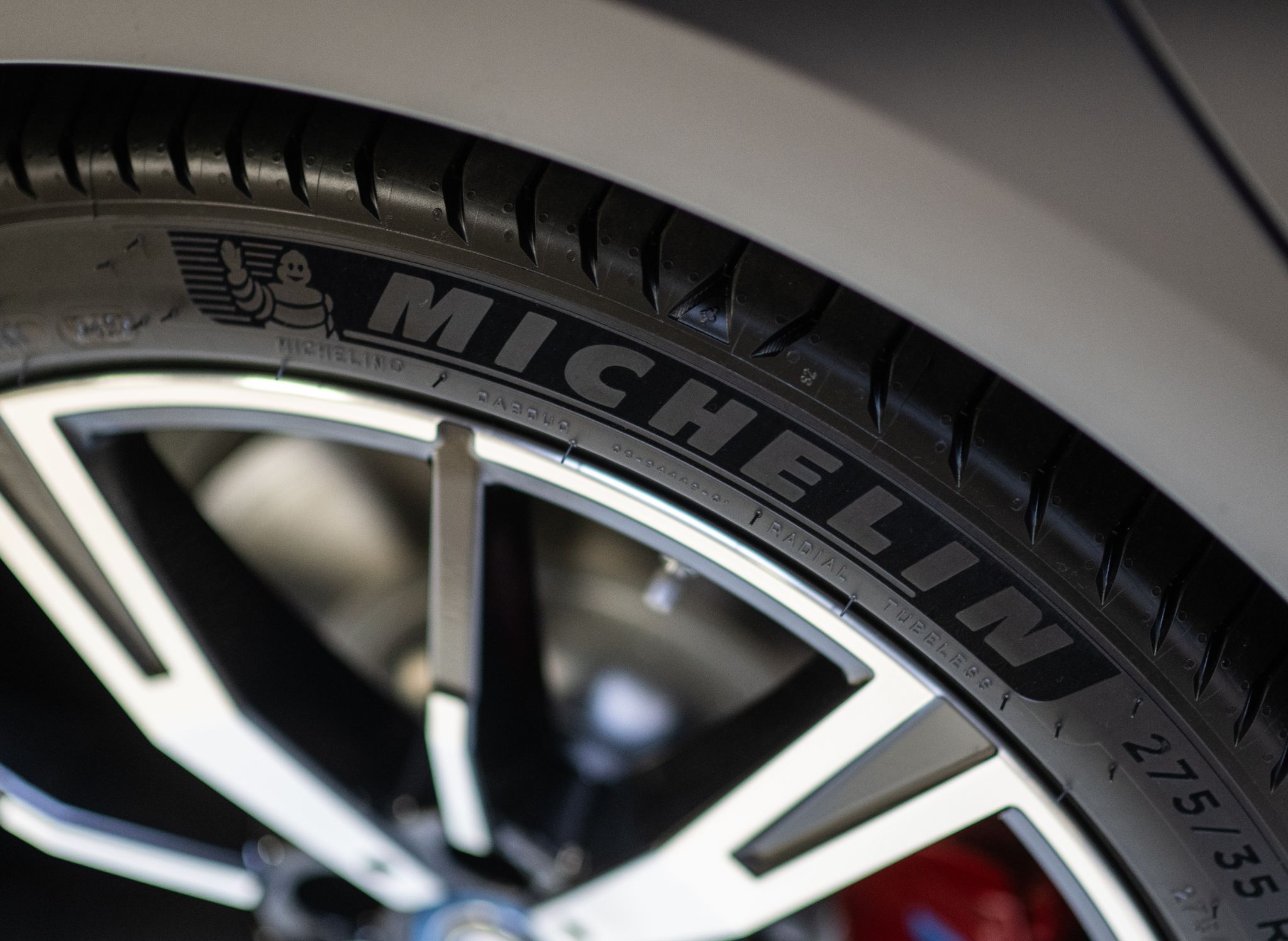Werkschließungen bei Michelin – Ringen um Arbeitsplätze