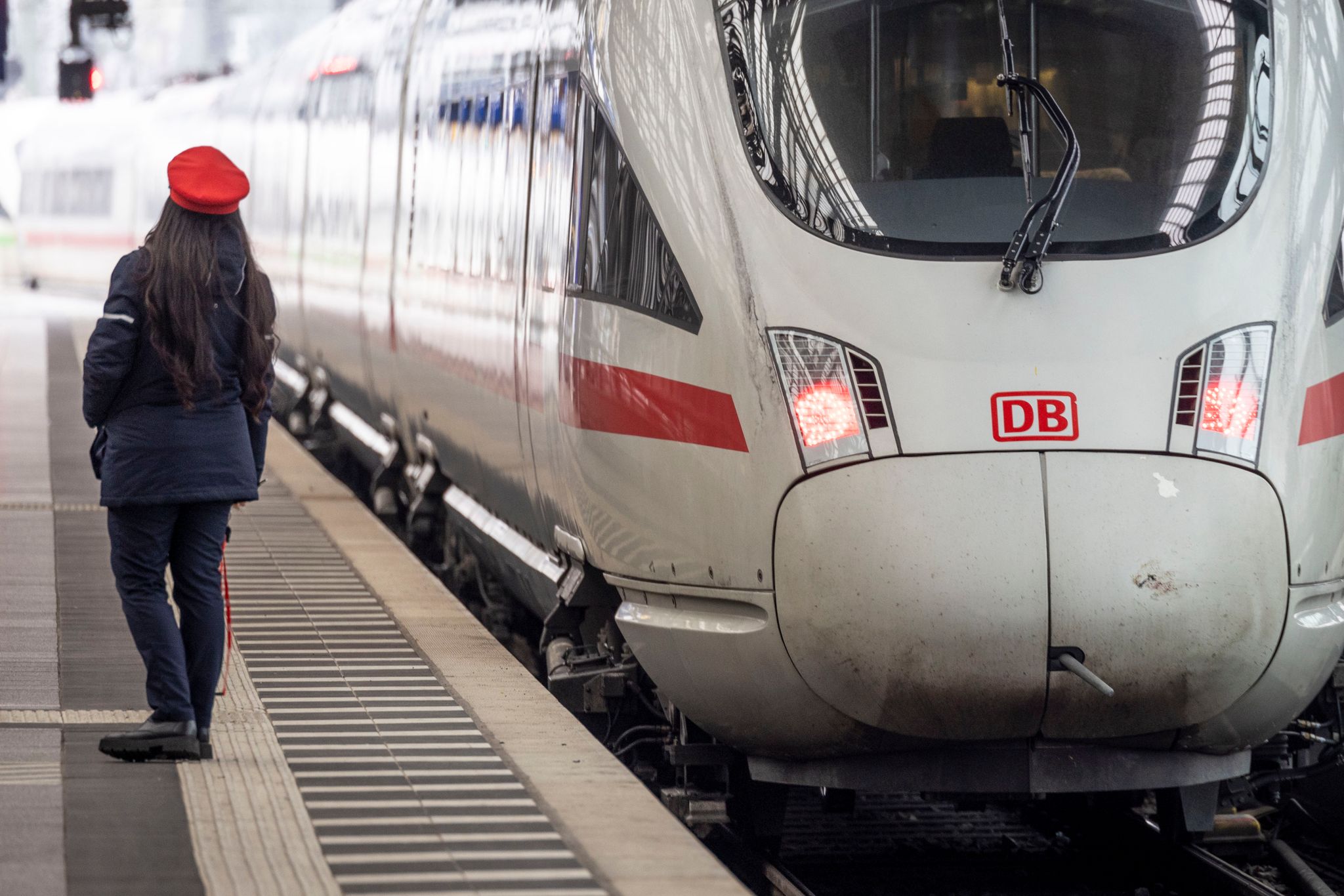 Bahn rechnet nach GDL-Warnstreik mit vollen Zügen am Samstag