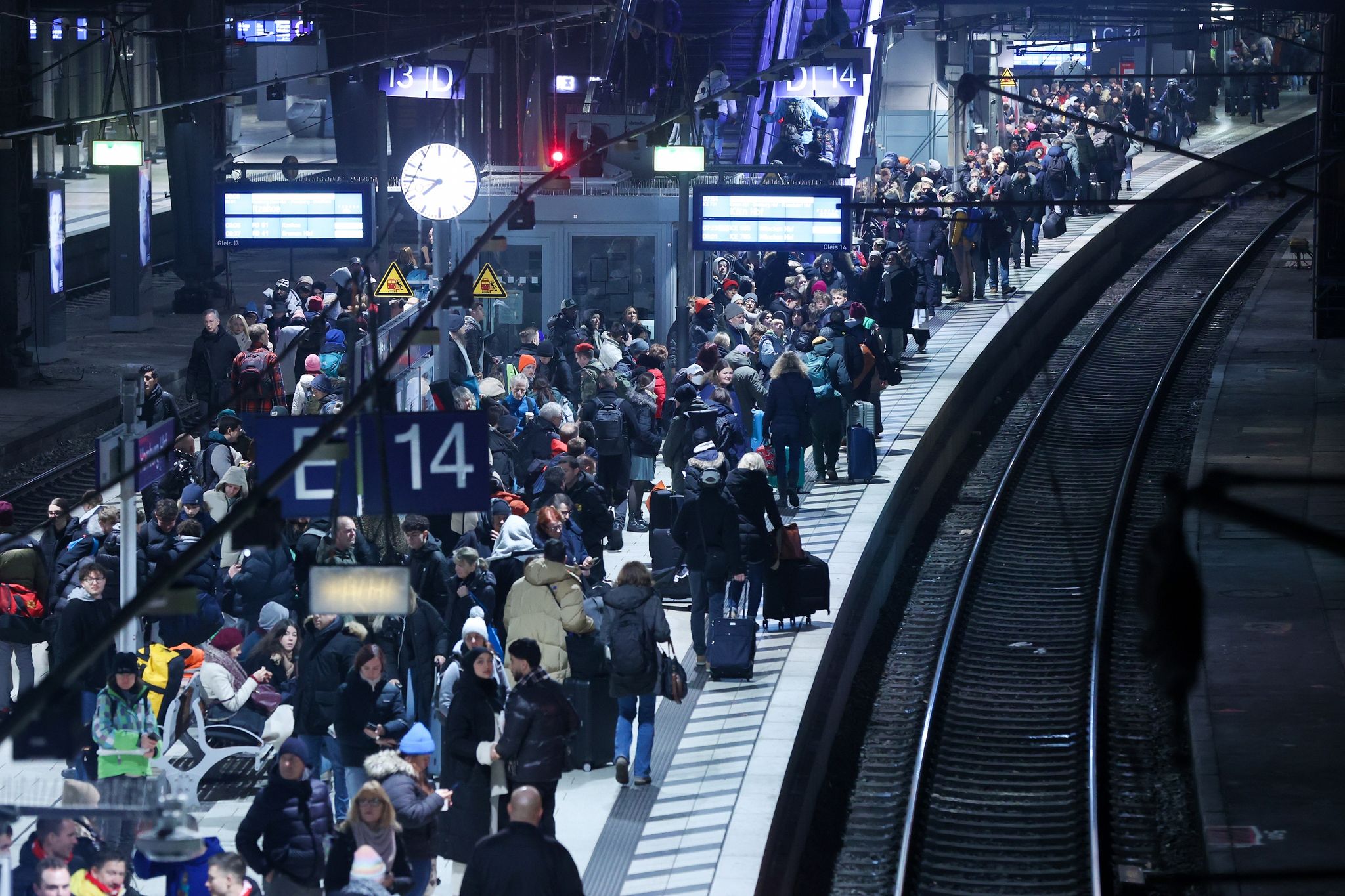 Bahnverkehr läuft nach Warnstreik wieder