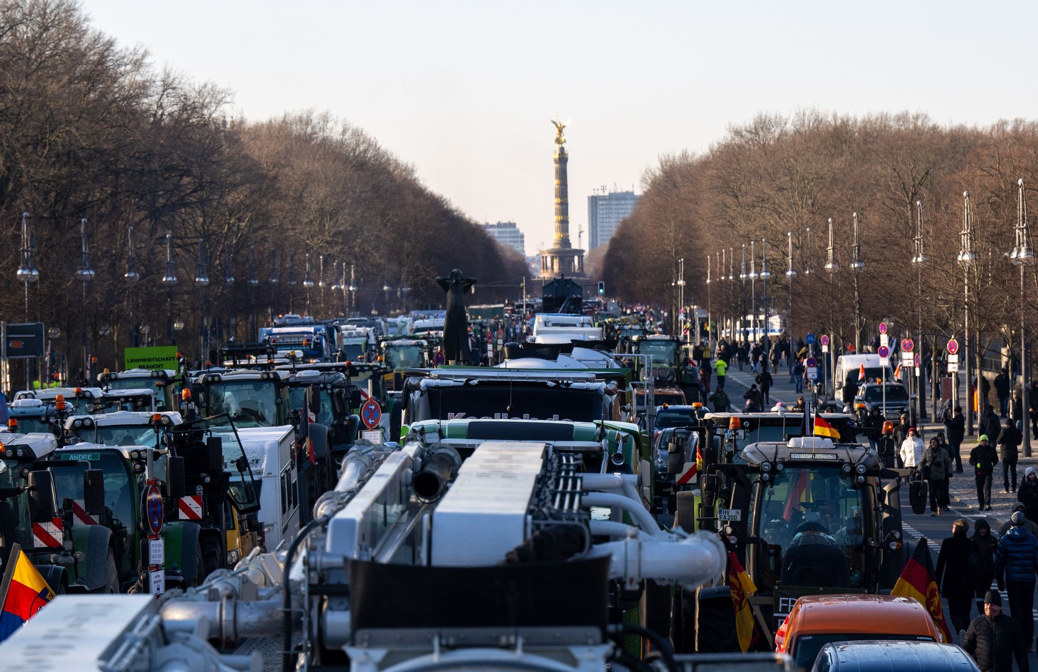 Bauern protestieren mit Demos und Blockaden