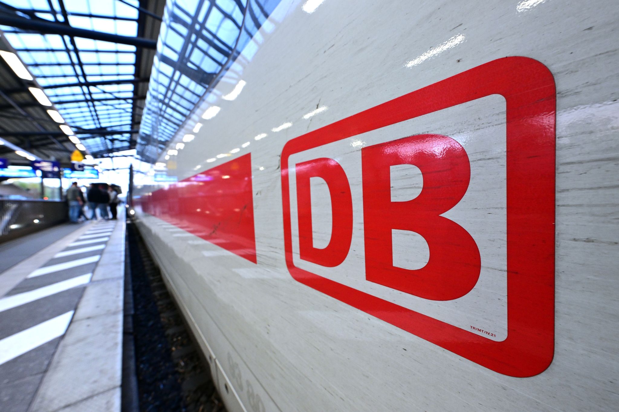 Tarifkonflikt mit GDL: Deutsche Bahn legt neues Angebot vor