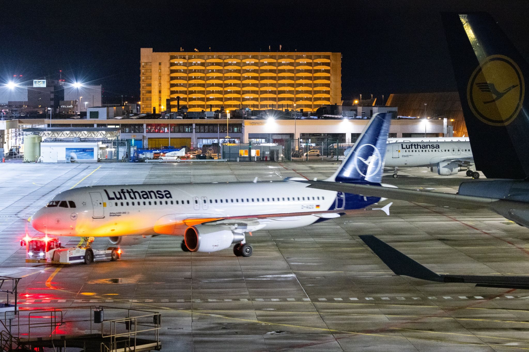 Erneuter Verdi-Warnstreik hält Lufthansa am Boden
