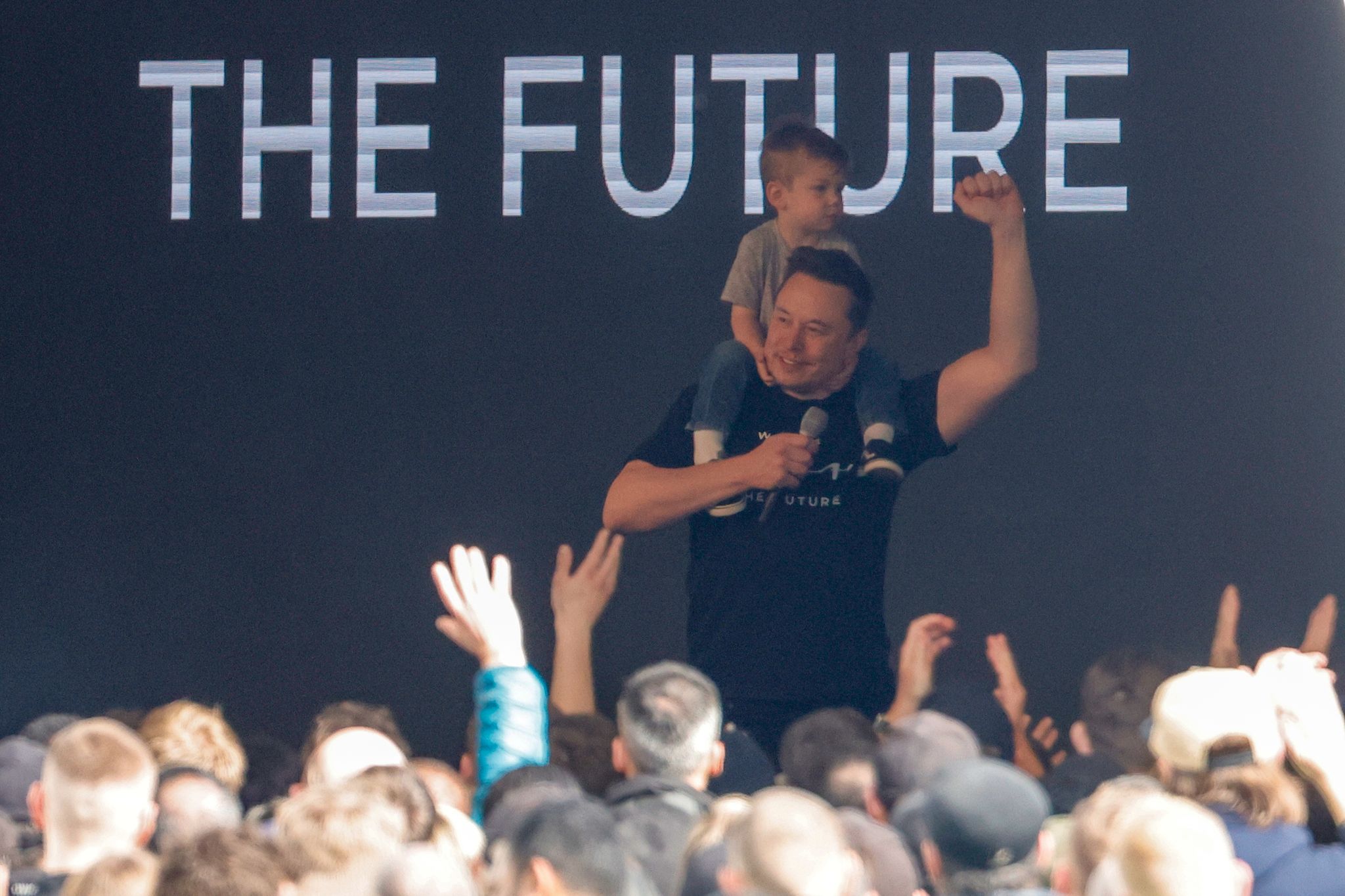 Besuch in Grünheide: Musk stärkt Beschäftigten den Rücken