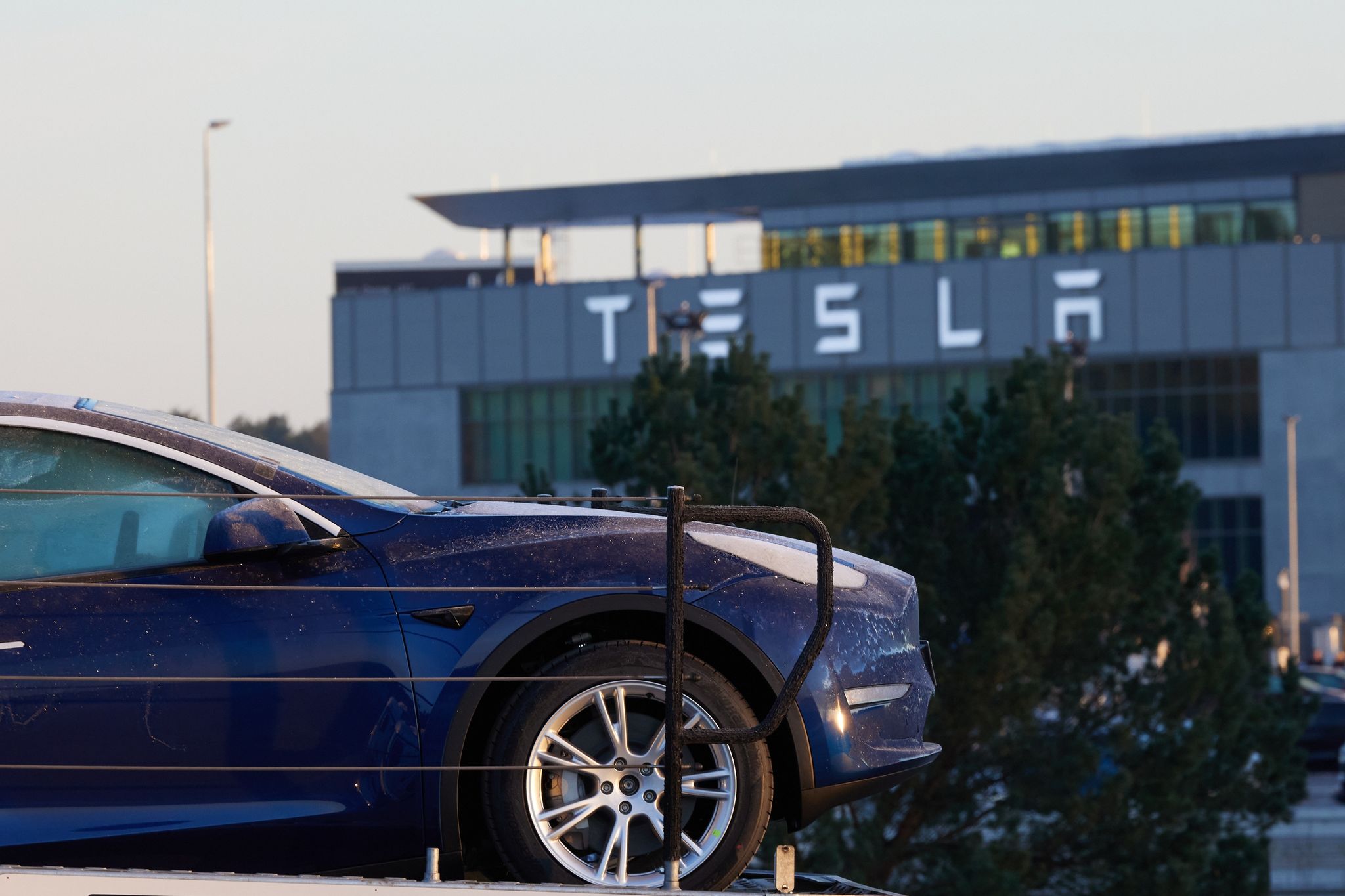 Tesla sagt Zusammenarbeit mit Betriebsrat zu