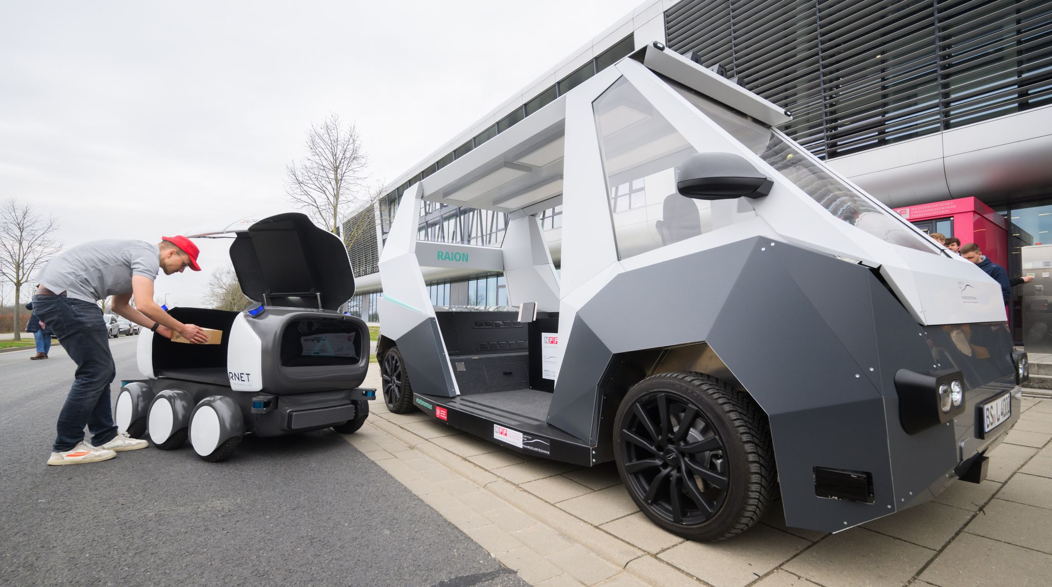 Paketzustellung ohne Menschen? Forscher stellen Roboter vor