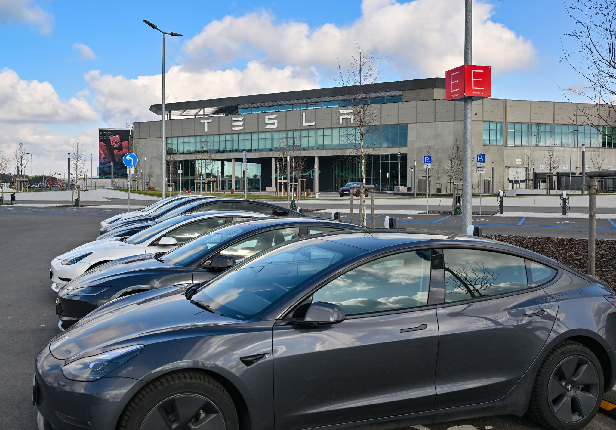 Tesla mit Rückgang bei Auslieferungen im ersten Quartal