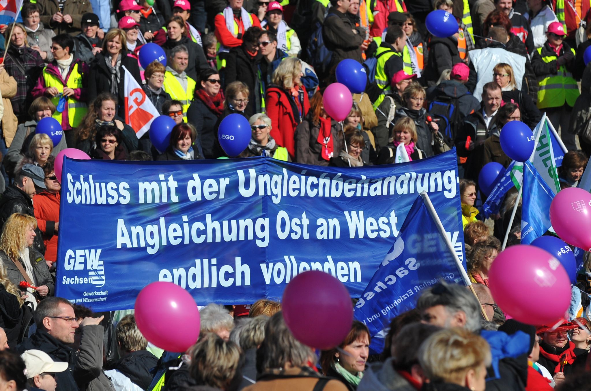 Lohnlücke zwischen Ost und West schwindet kaum
