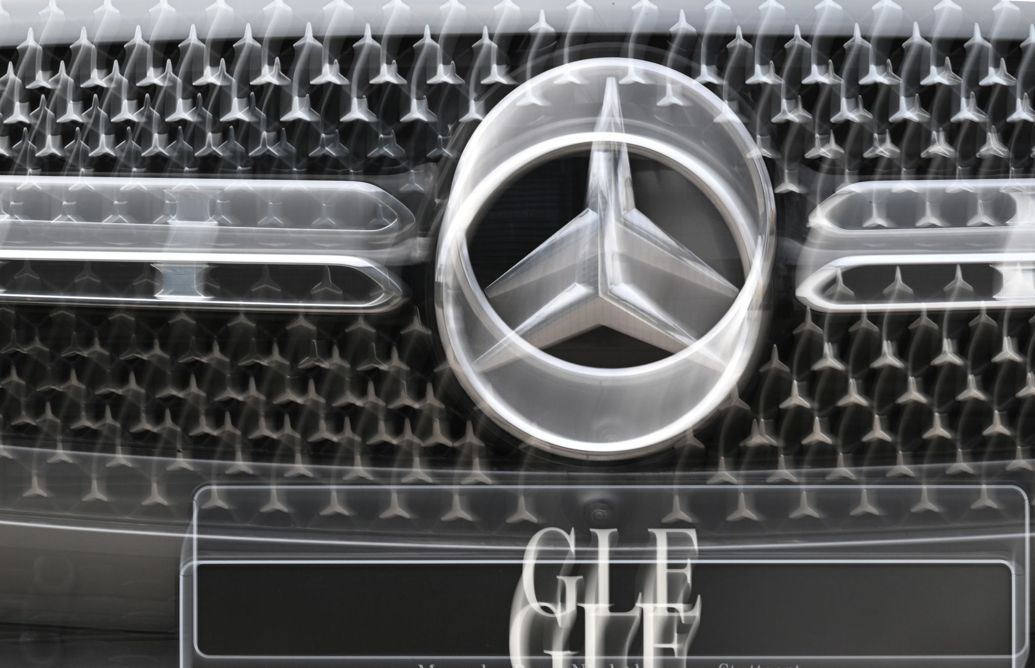 Mercedes-Benz ruft weltweit rund 261.000 SUVs zurück