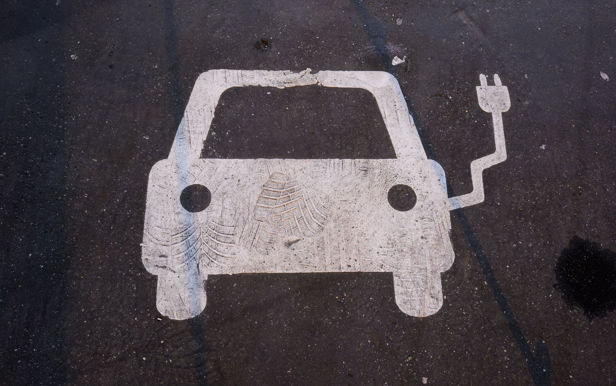 Auto: Wachsende Kluft zwischen Ladesäulen- und E-Autozahl