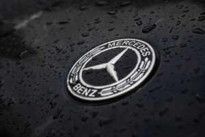 Gewinn bei Mercedes 2025 um knapp die Hälfte eingebrochen