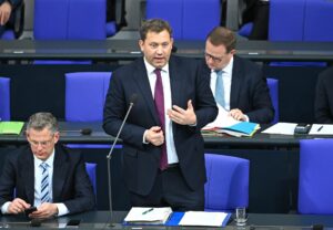 Klingbeil: Stromsteuer-Senkung für alle weiter das Ziel