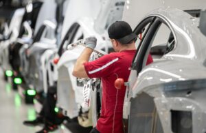 Auto-Konzerne wollen Techriesen bei Software entgegentreten